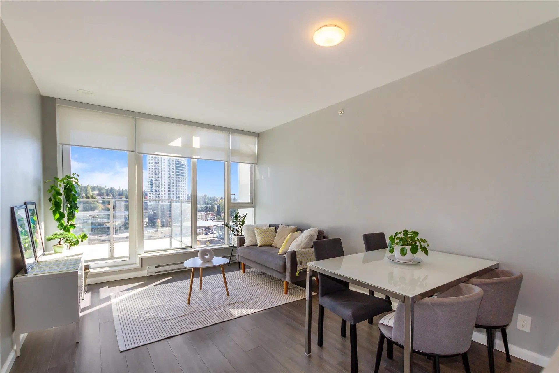 1408 520 Como Lake Avenue