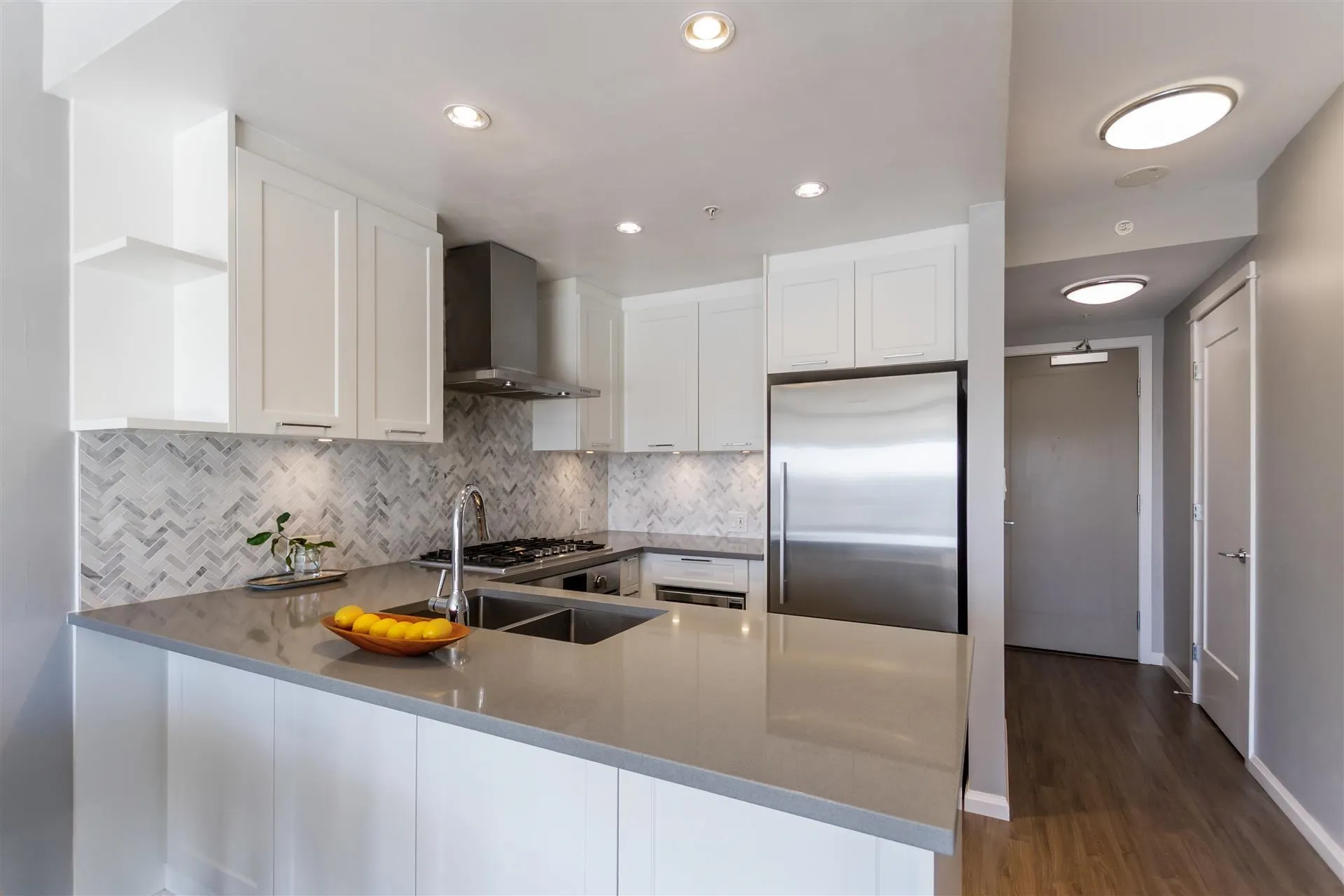 1408 520 Como Lake Avenue