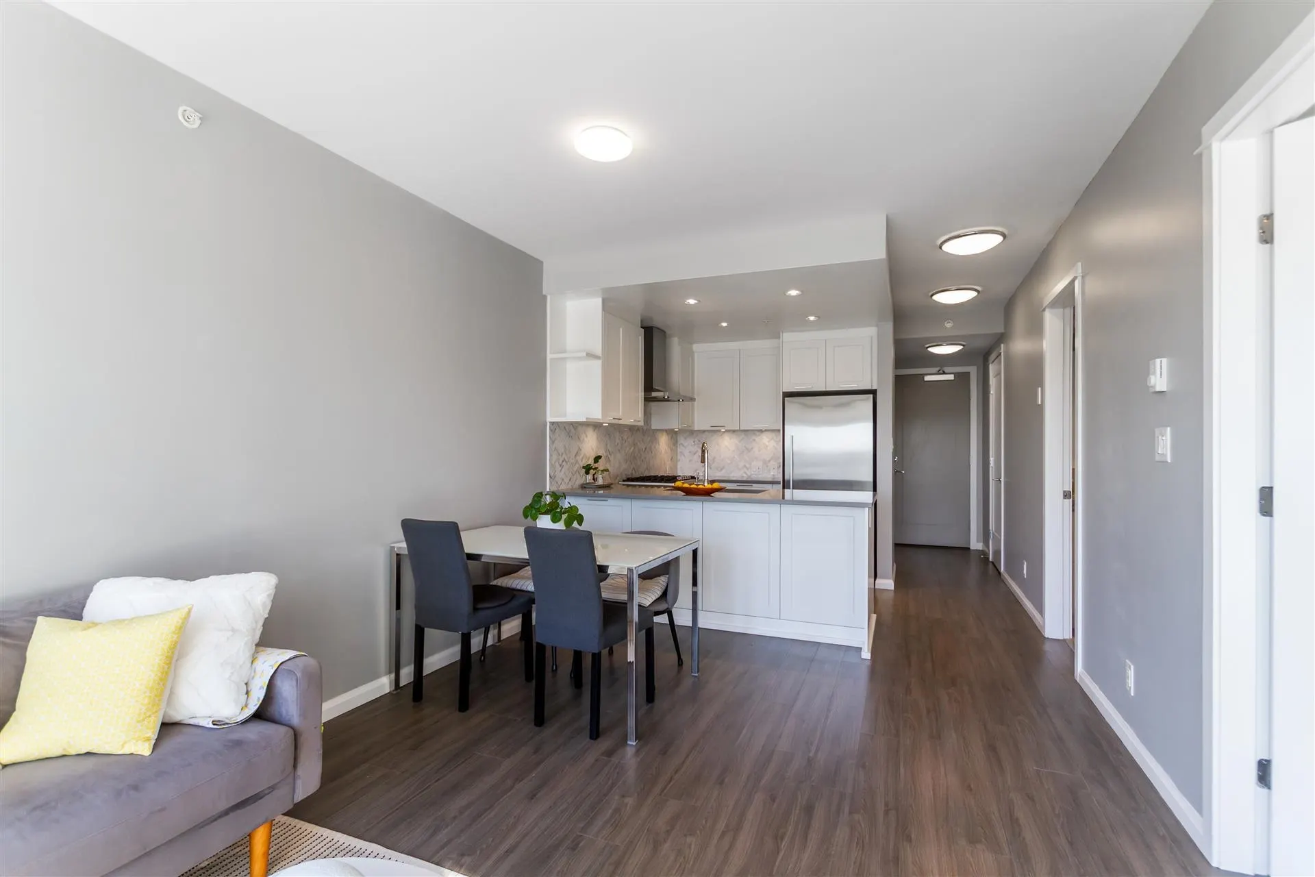 1408 520 Como Lake Avenue