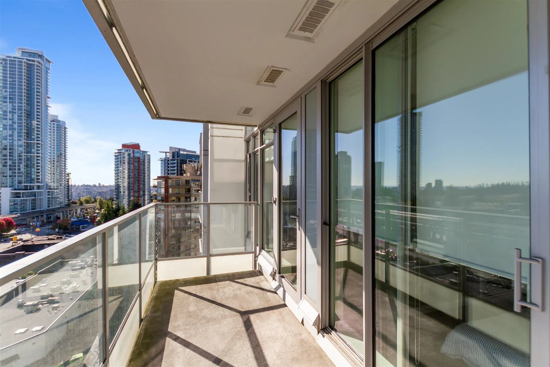 1408 520 Como Lake Avenue