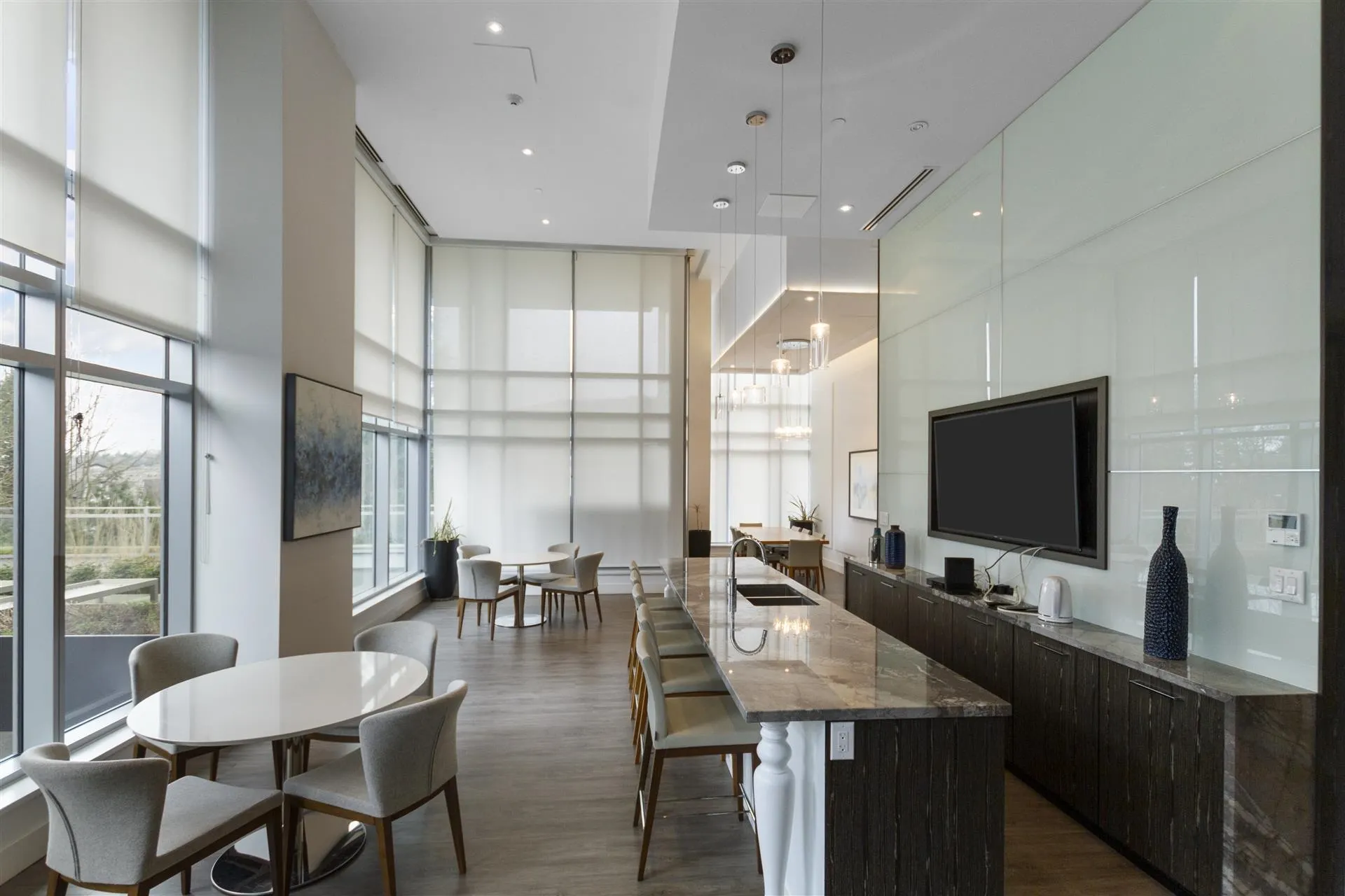 1408 520 Como Lake Avenue