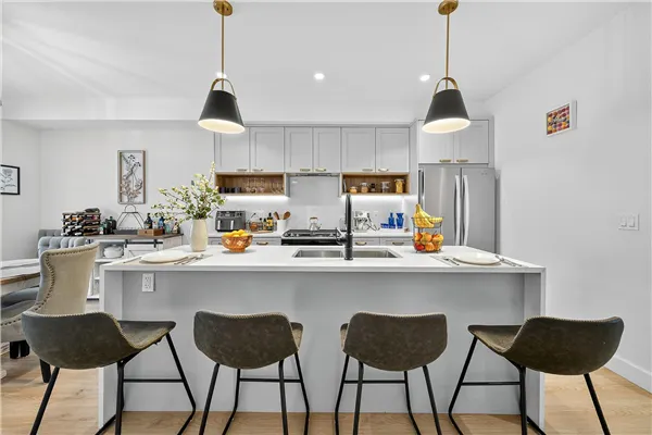 16 5476 Brydon Crescent