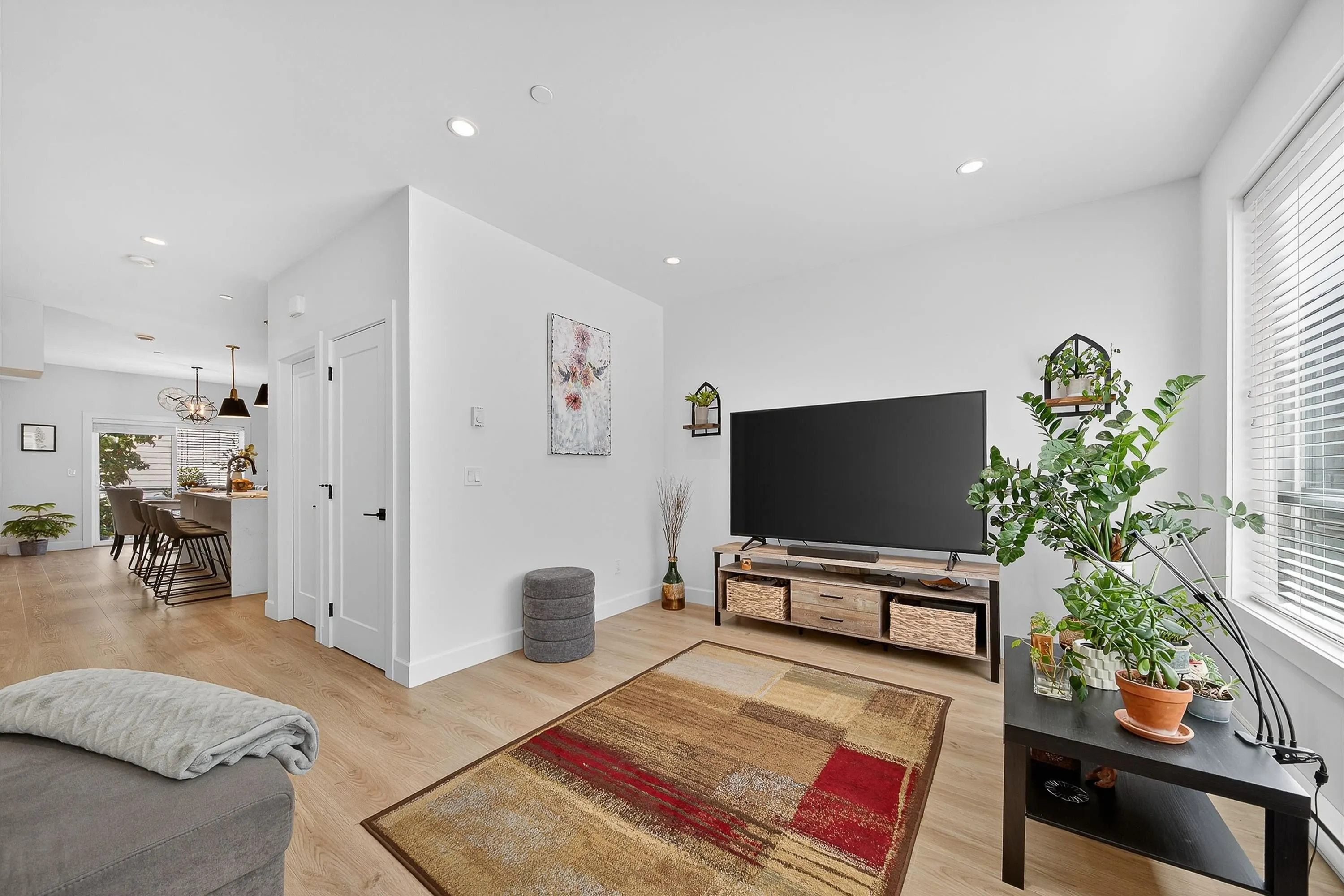16 5476 Brydon Crescent