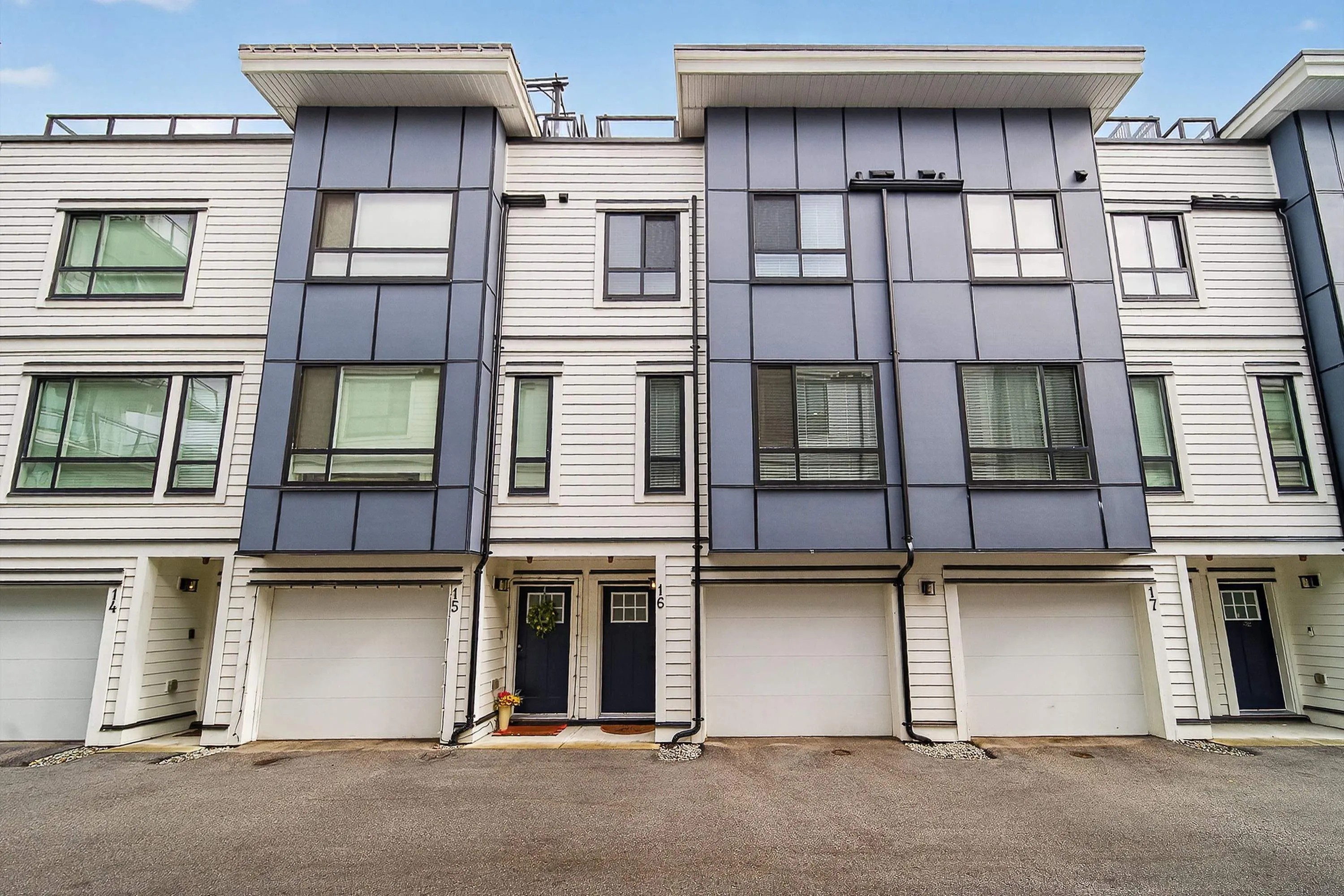 16 5476 Brydon Crescent