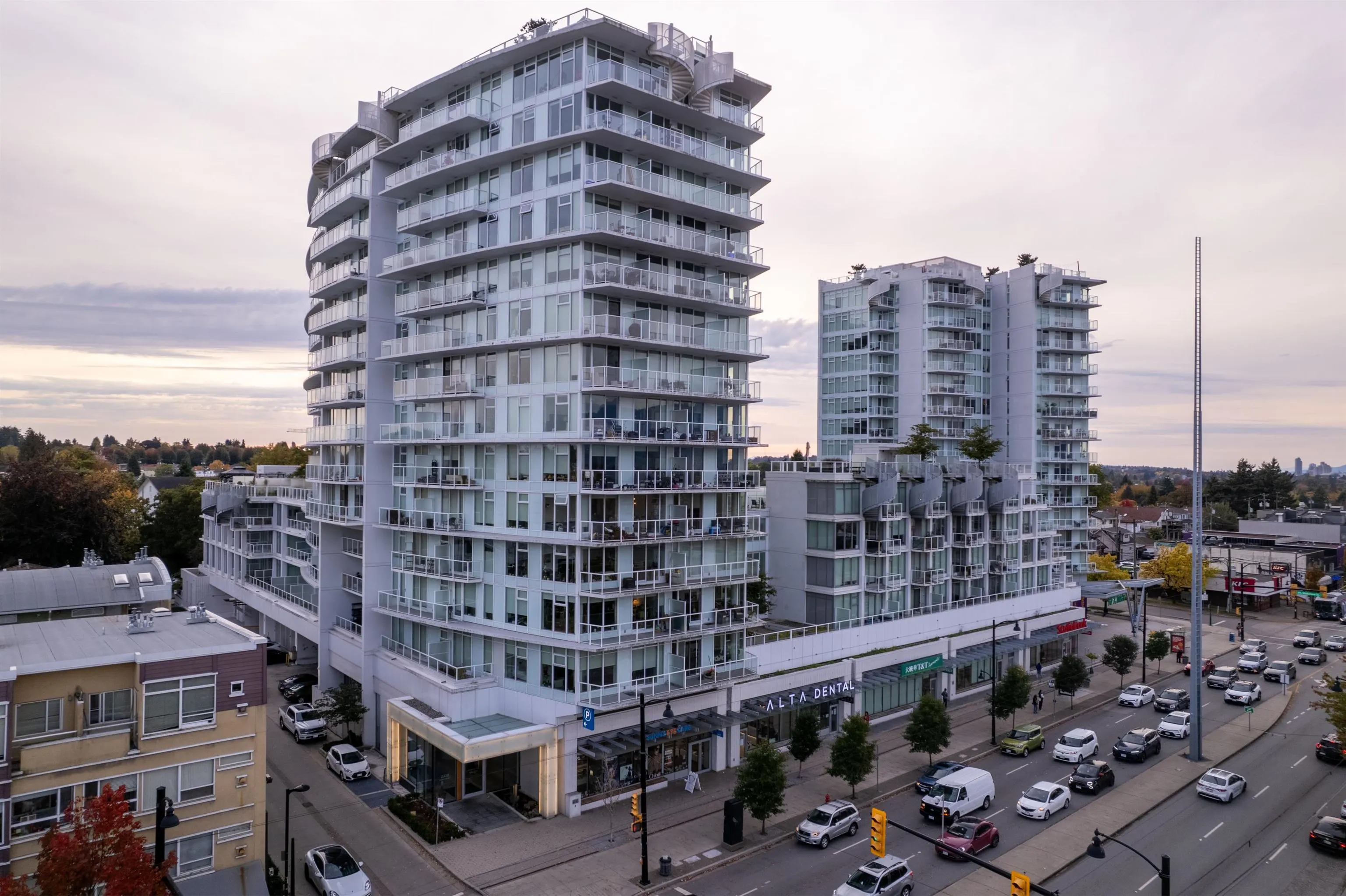1107 2220 Kingsway