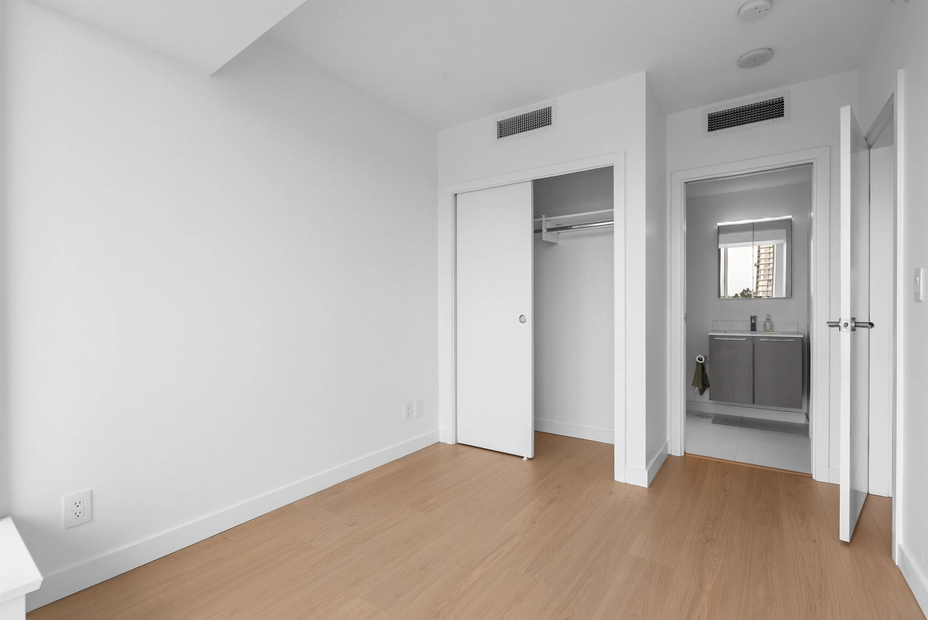 1107 2220 Kingsway