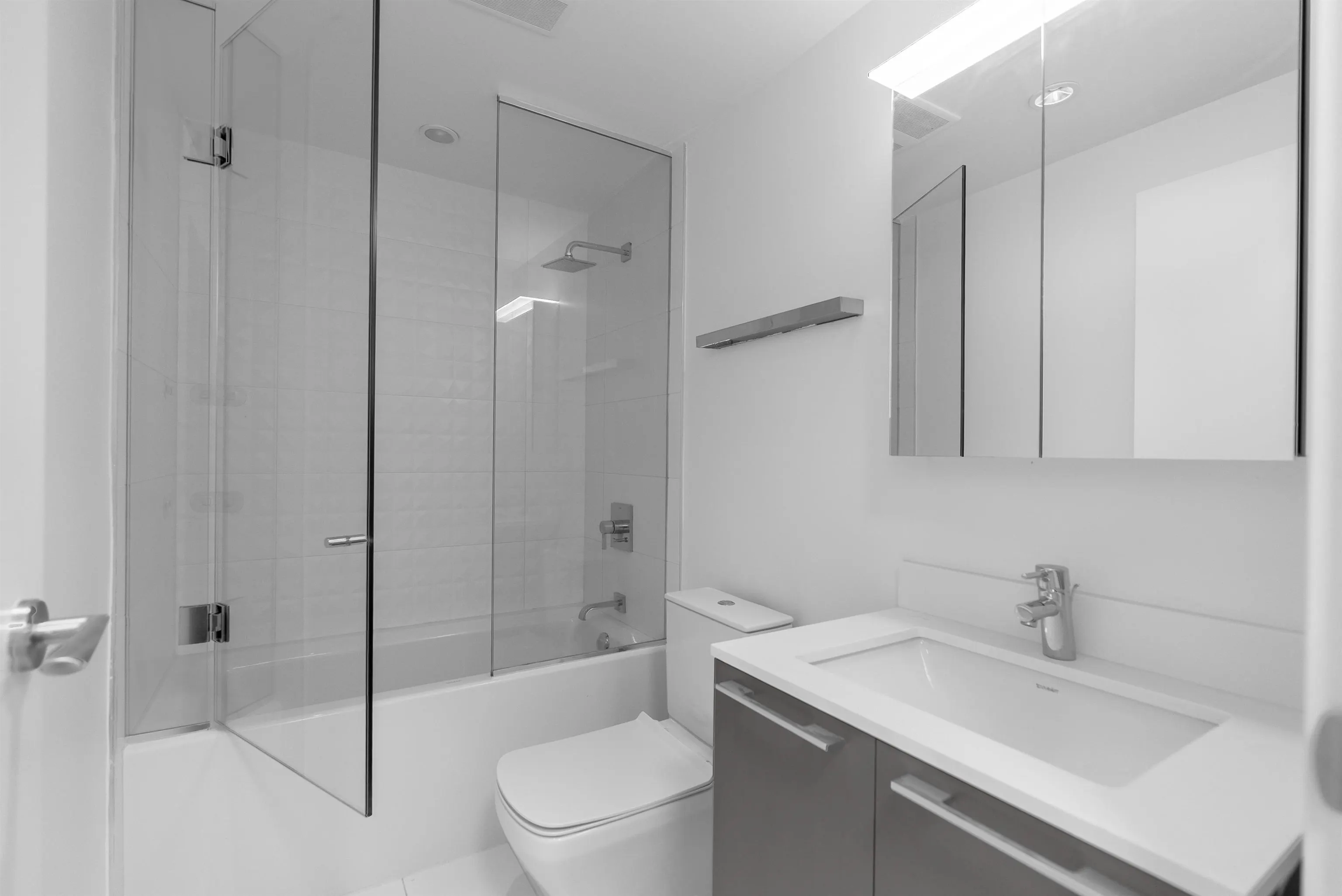 1107 2220 Kingsway