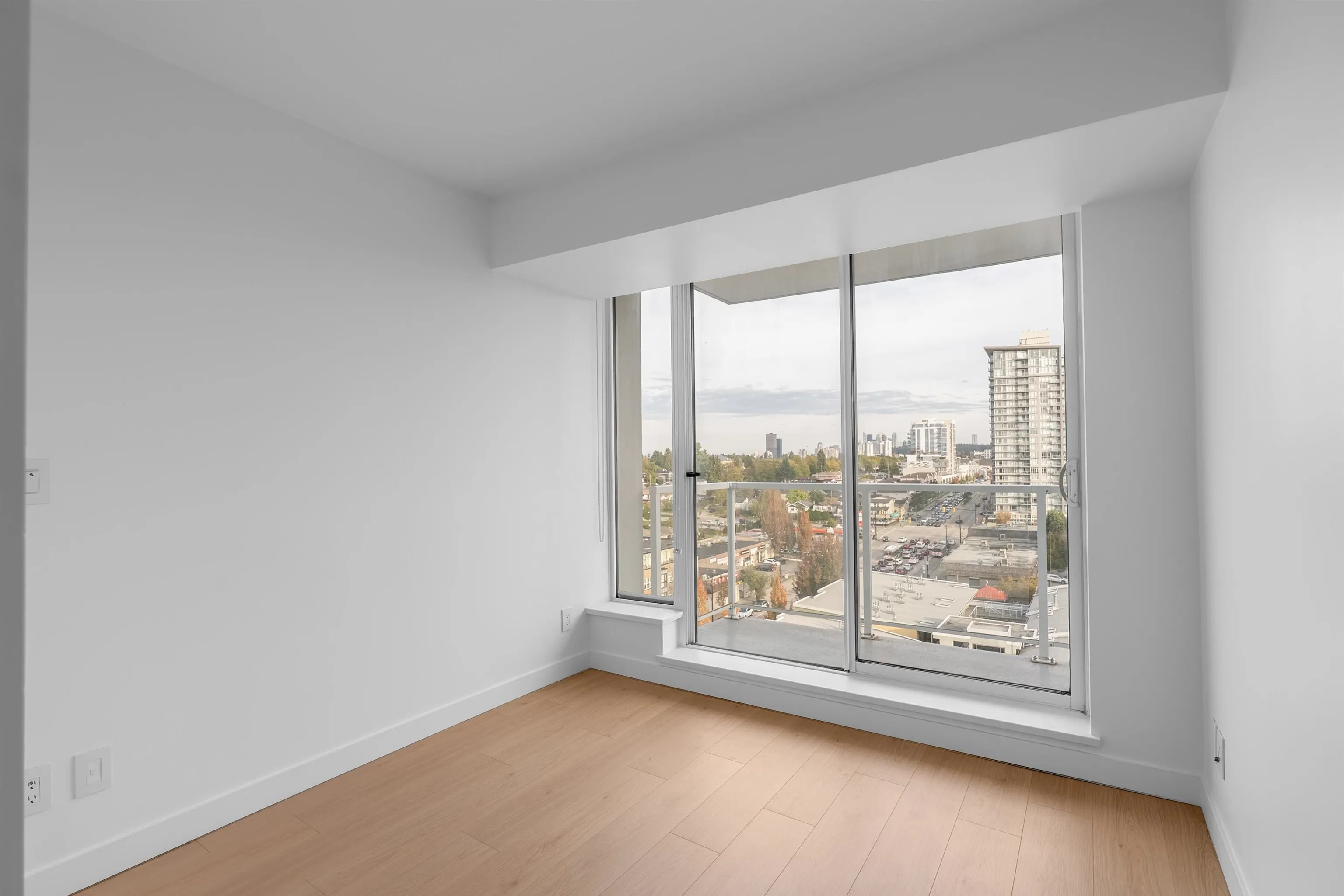 1107 2220 Kingsway