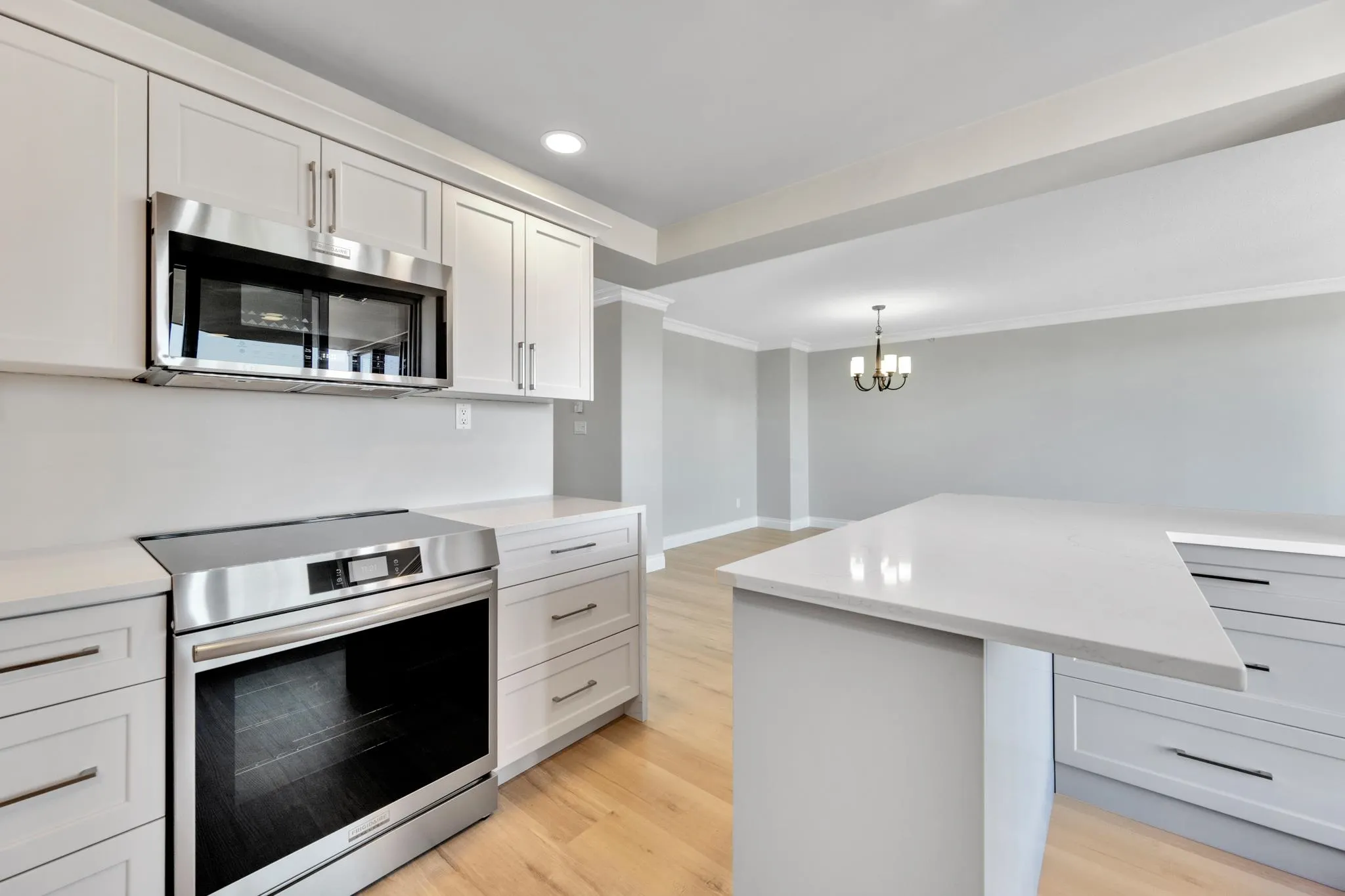 1702 13880 101st Avenue