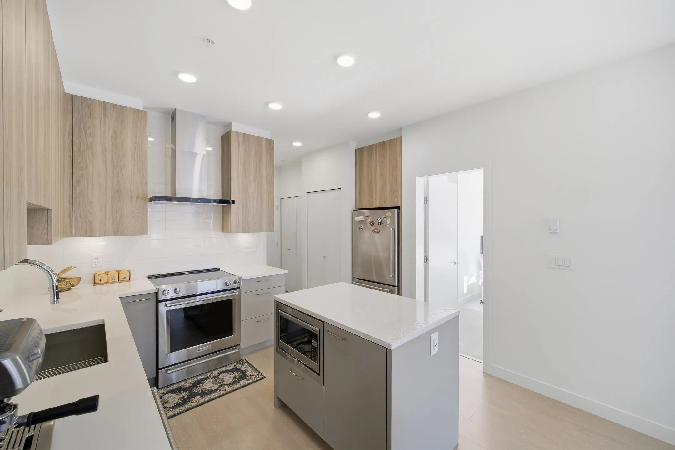 309 7588 16th Street