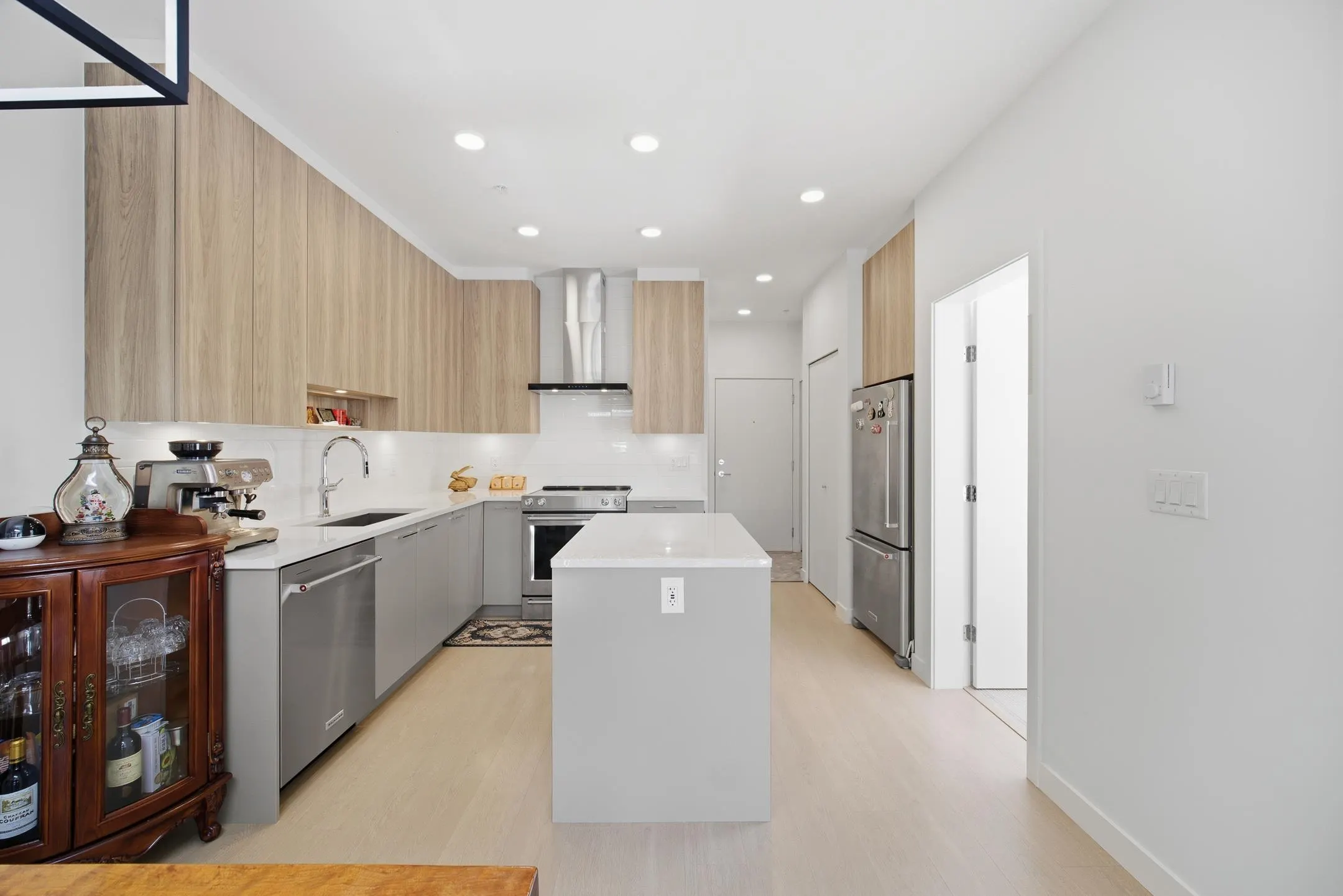 309 7588 16th Street