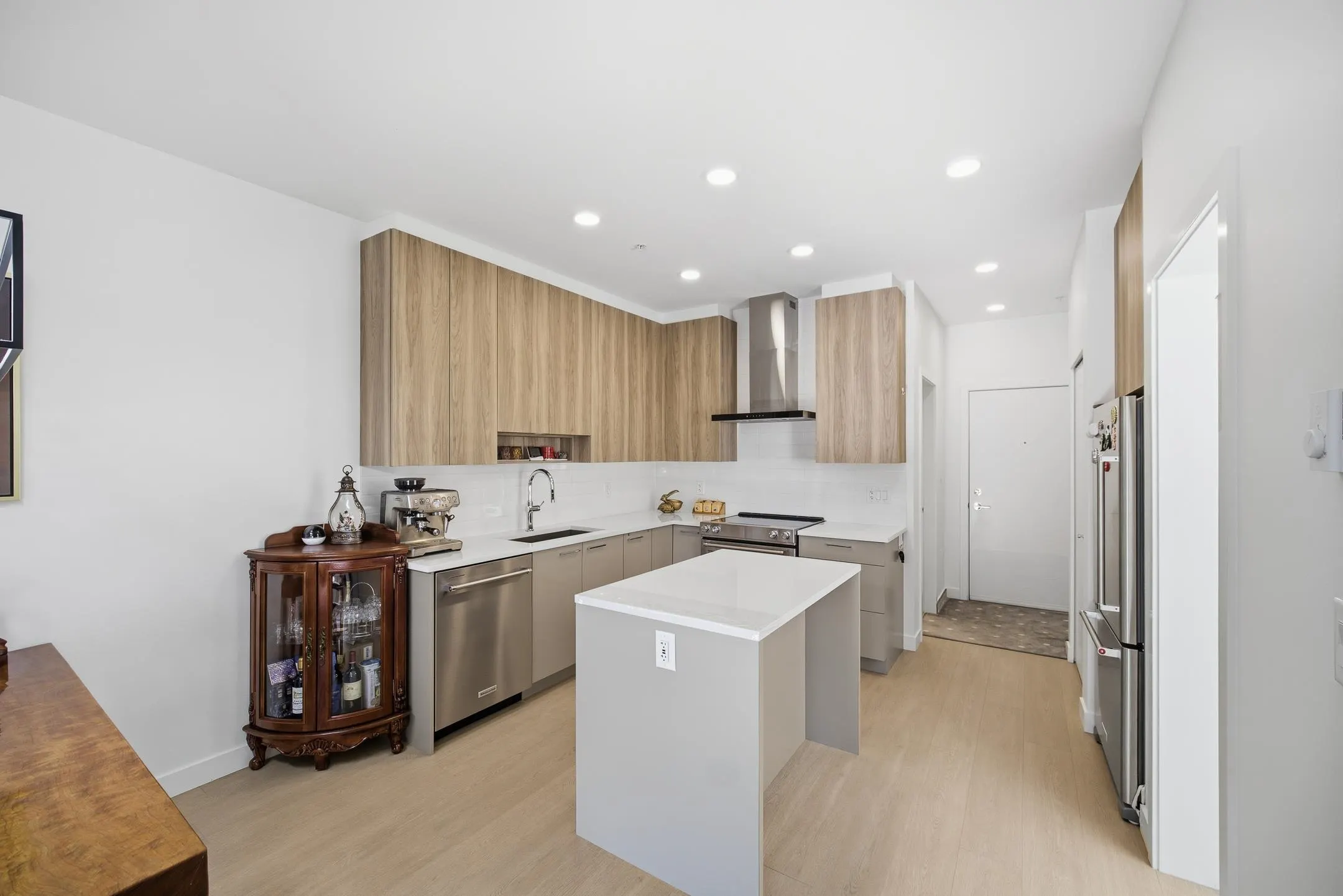 309 7588 16th Street