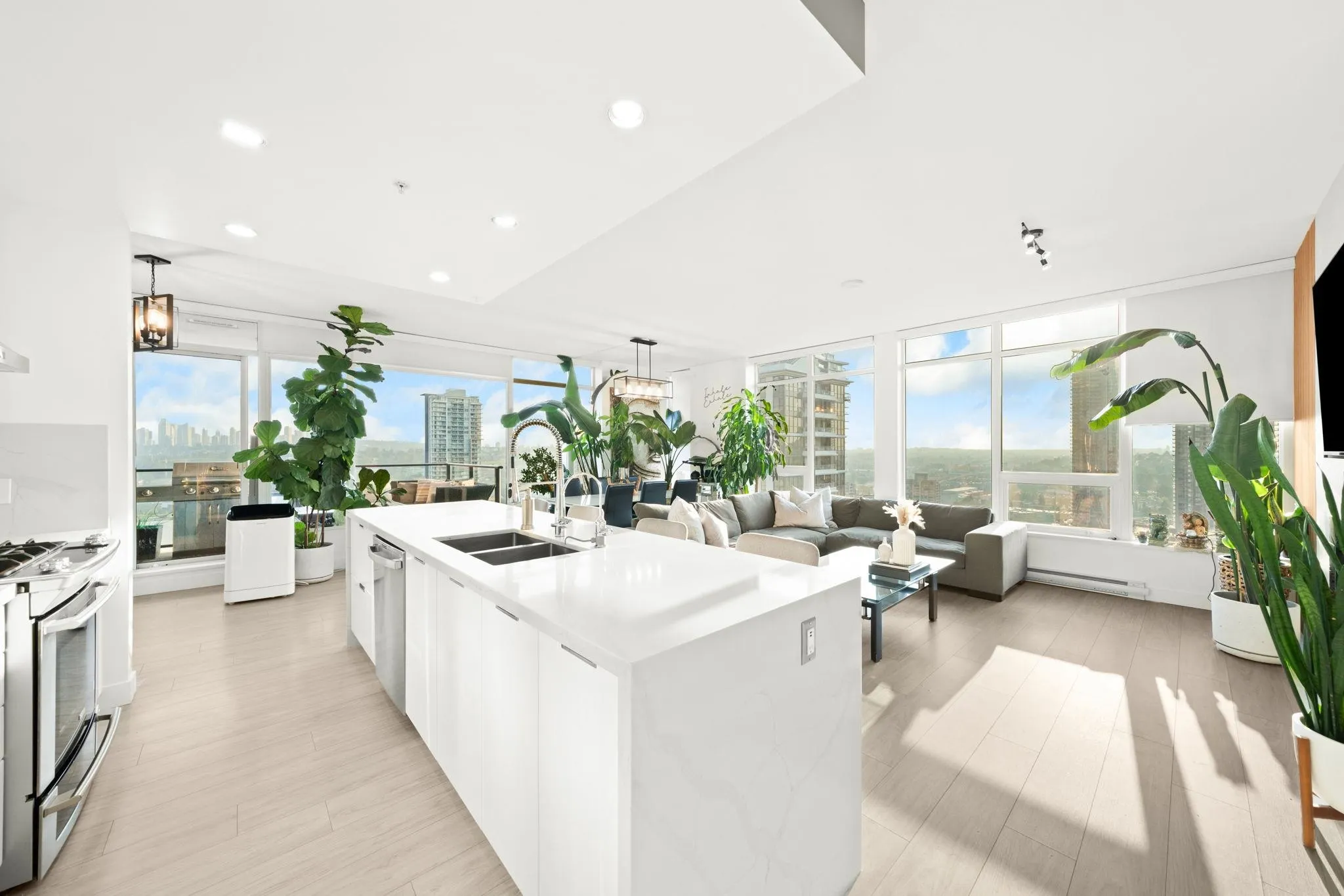 2604 2077 Rosser Avenue