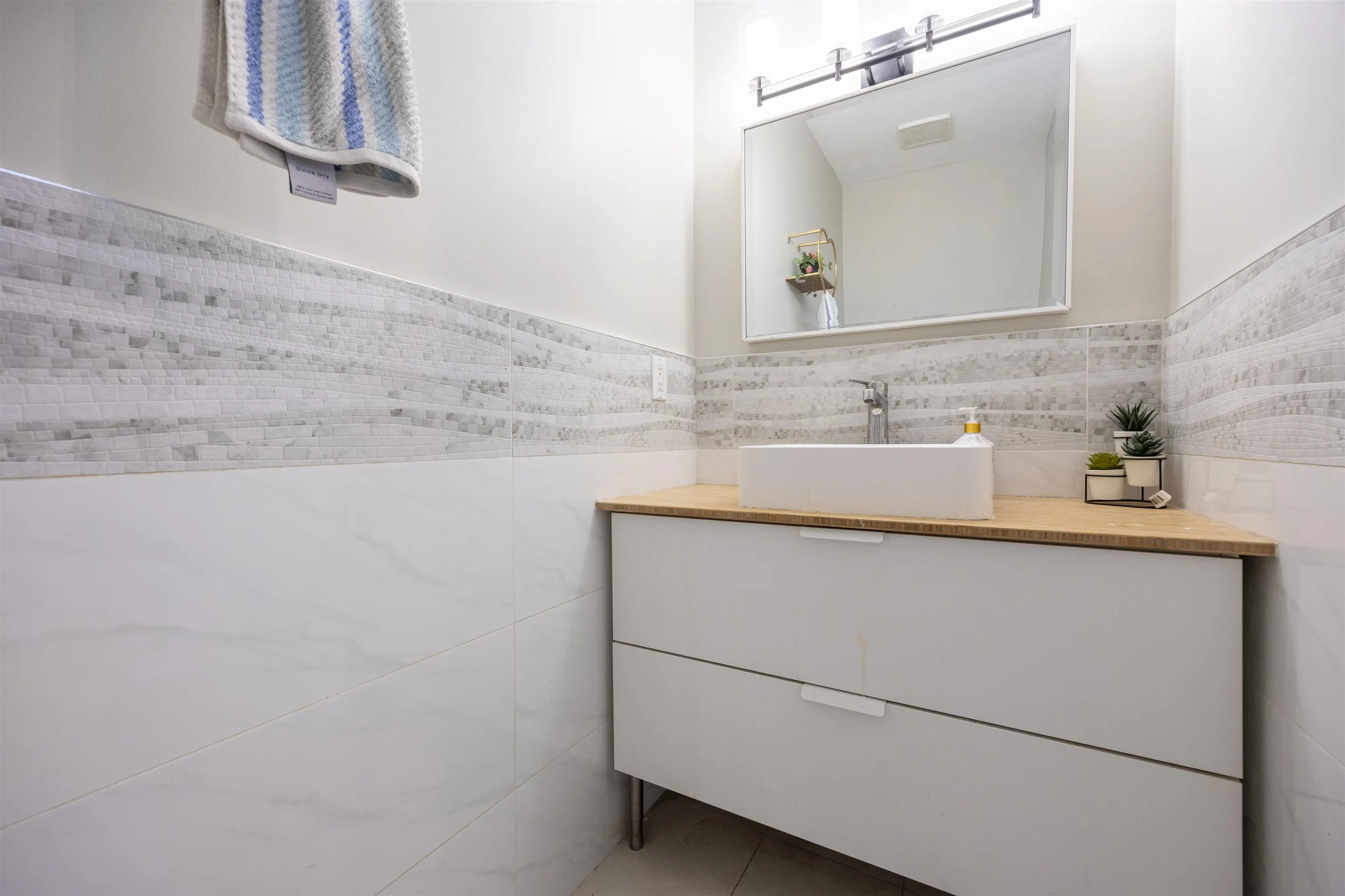 180 100 Laval Street