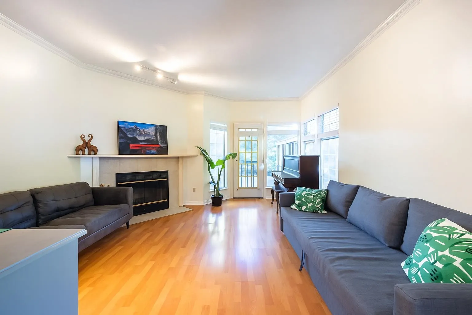 180 100 Laval Street