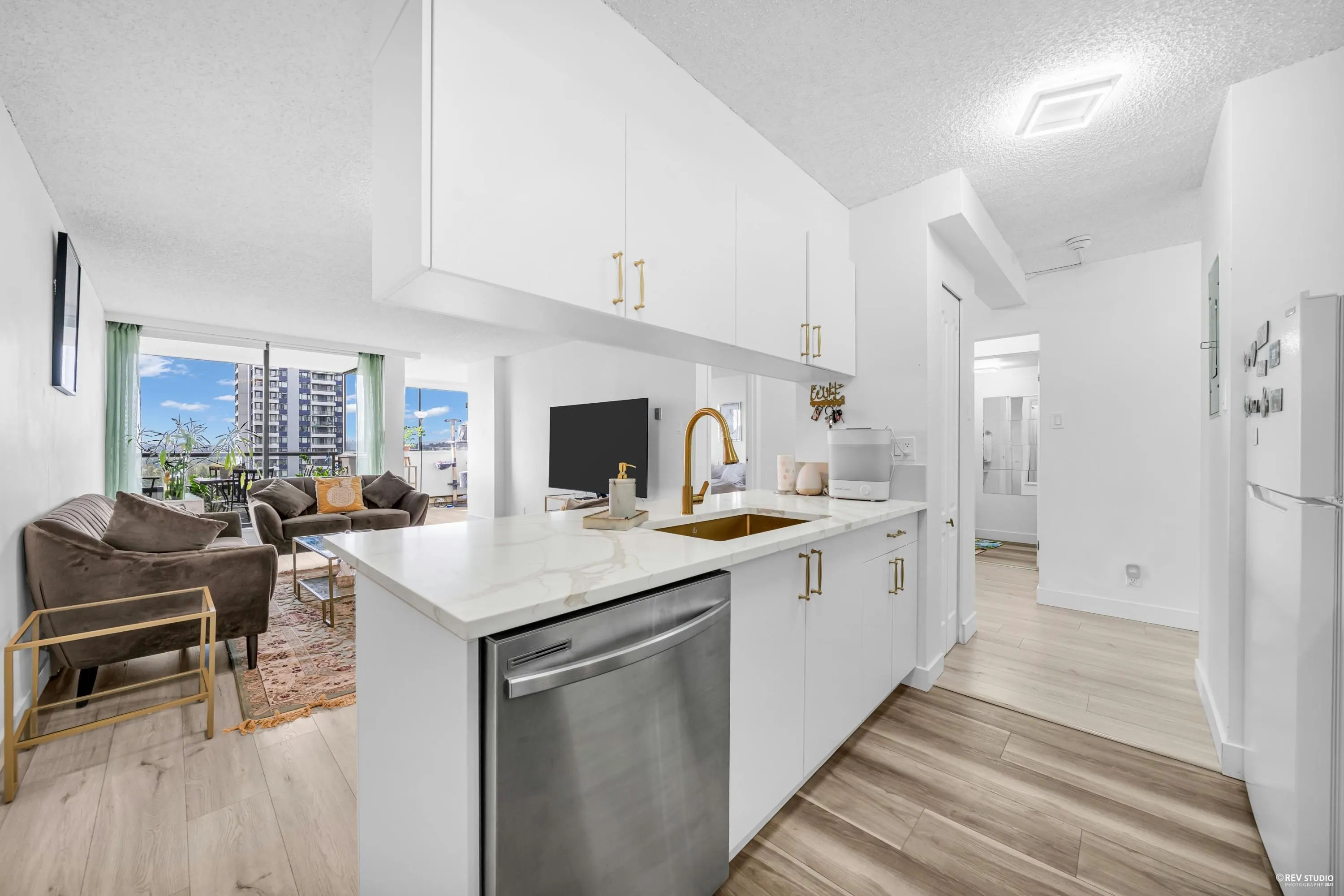 1501 9521 Cardston Court