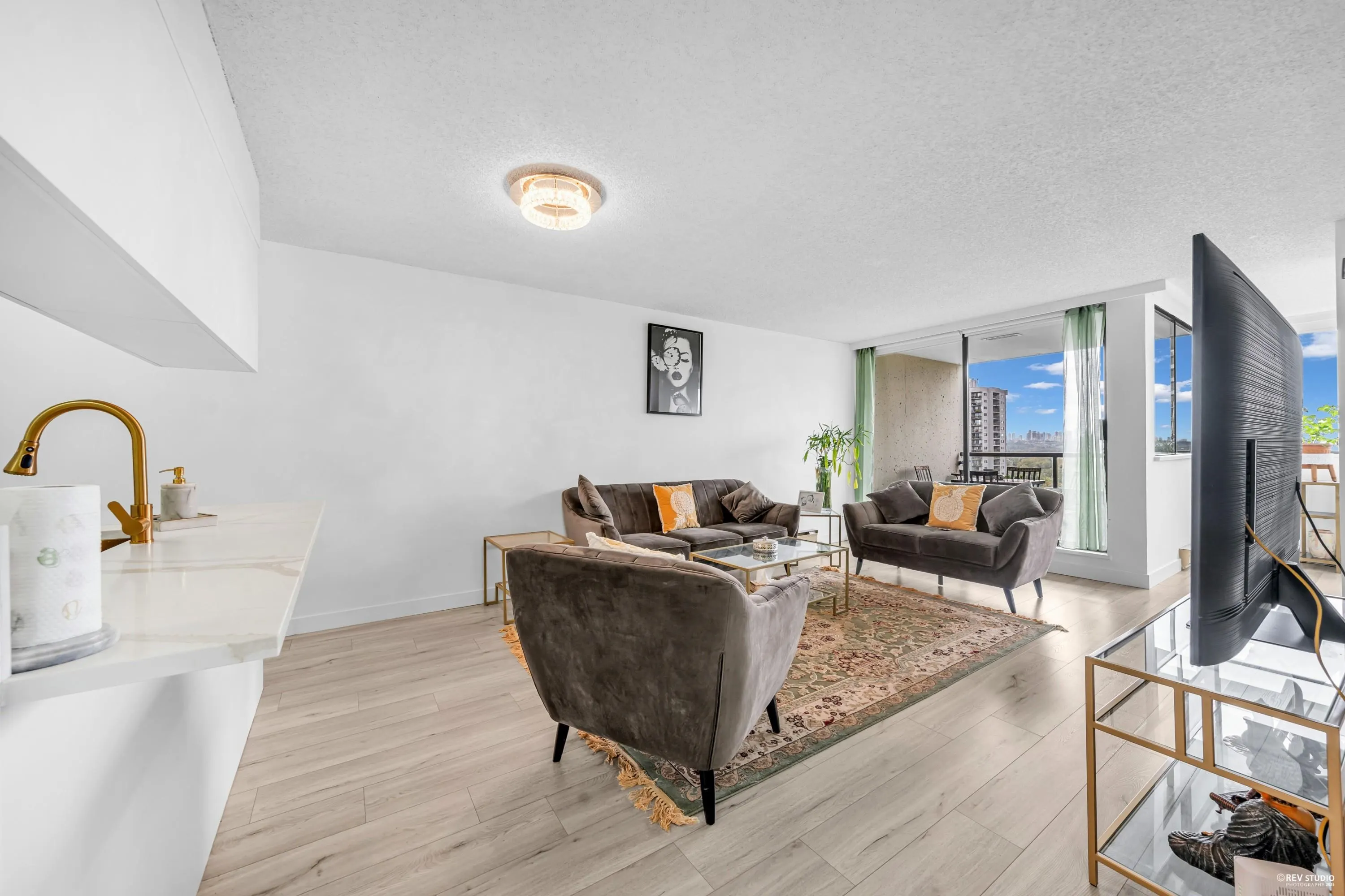 1501 9521 Cardston Court
