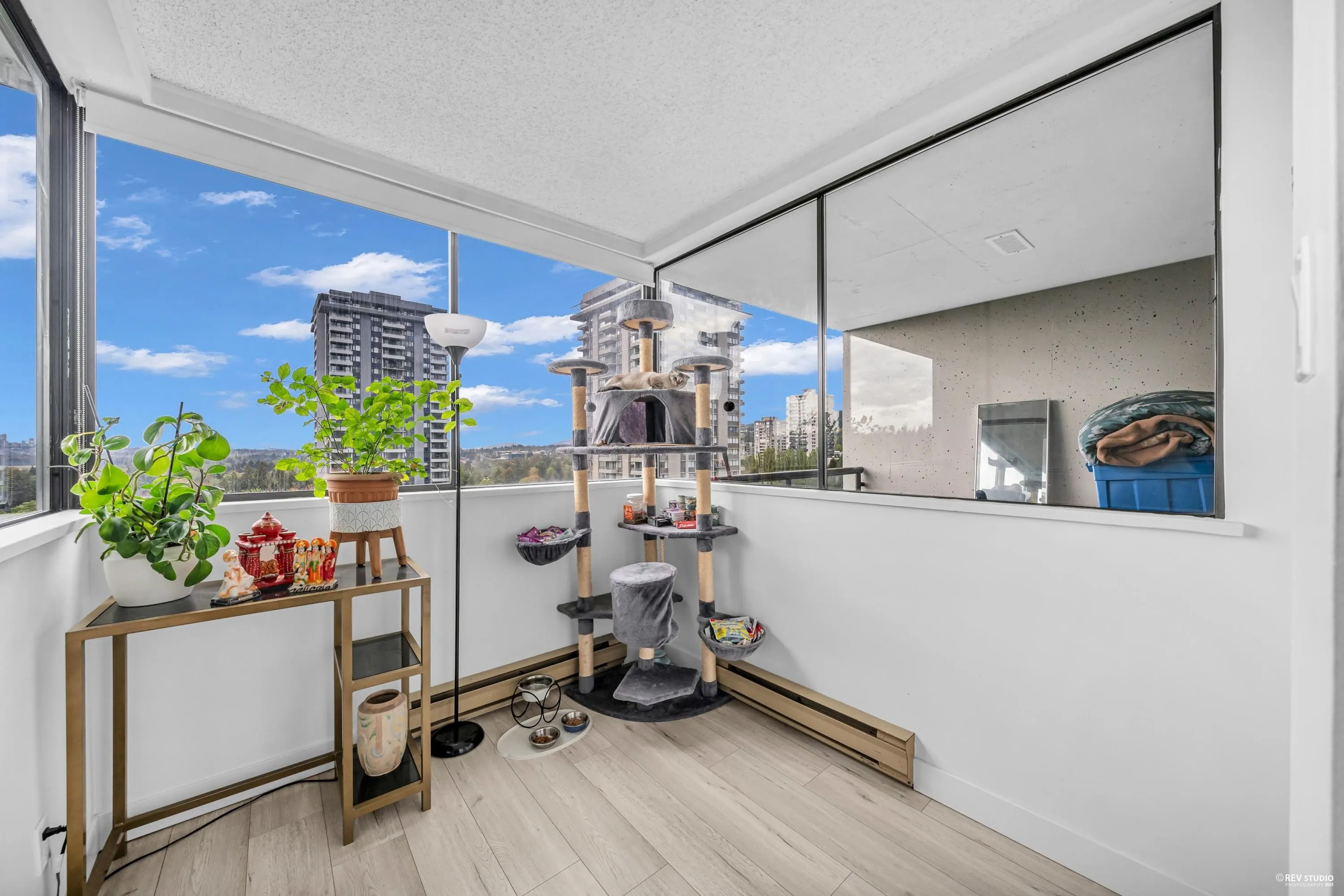 1501 9521 Cardston Court