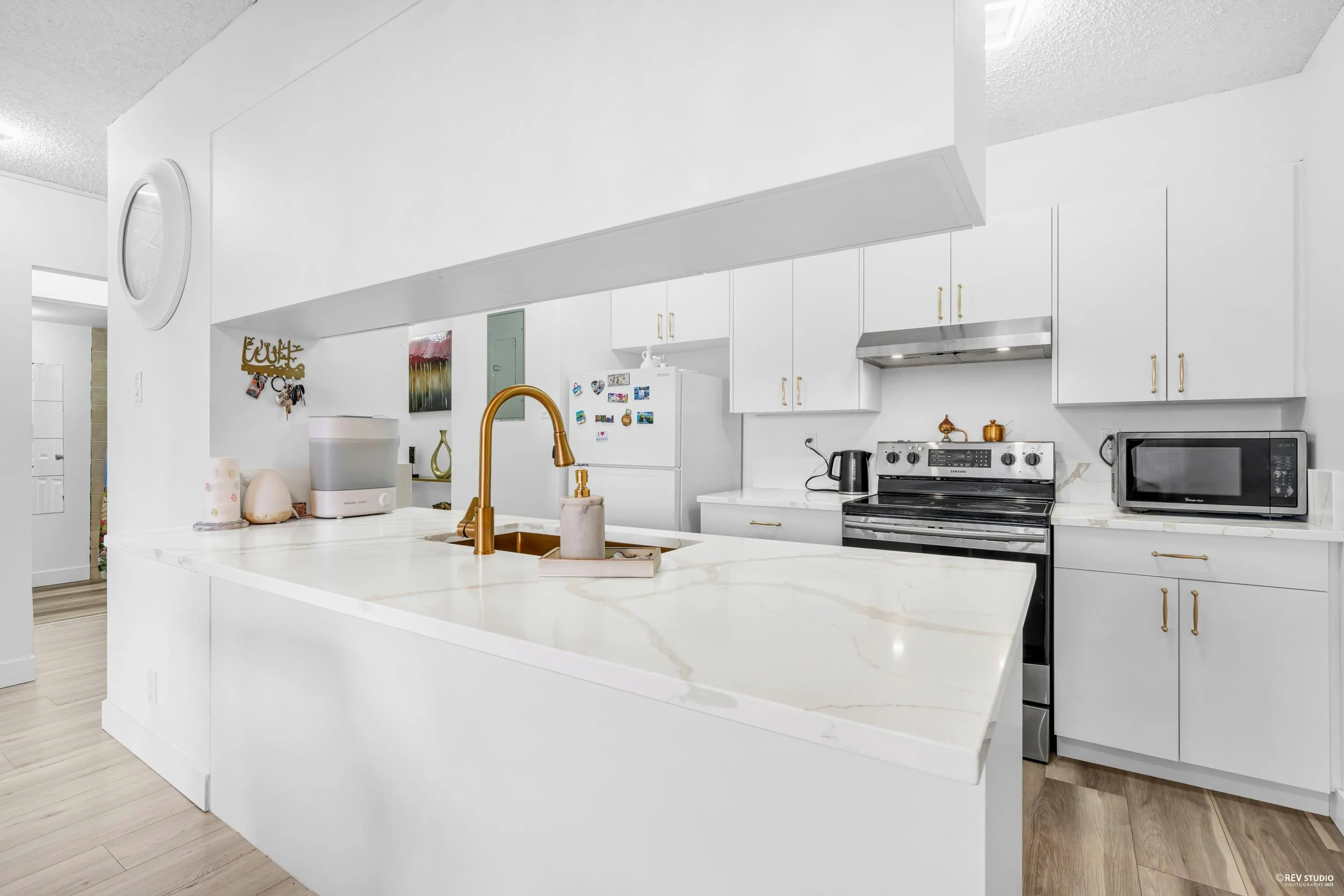 1501 9521 Cardston Court