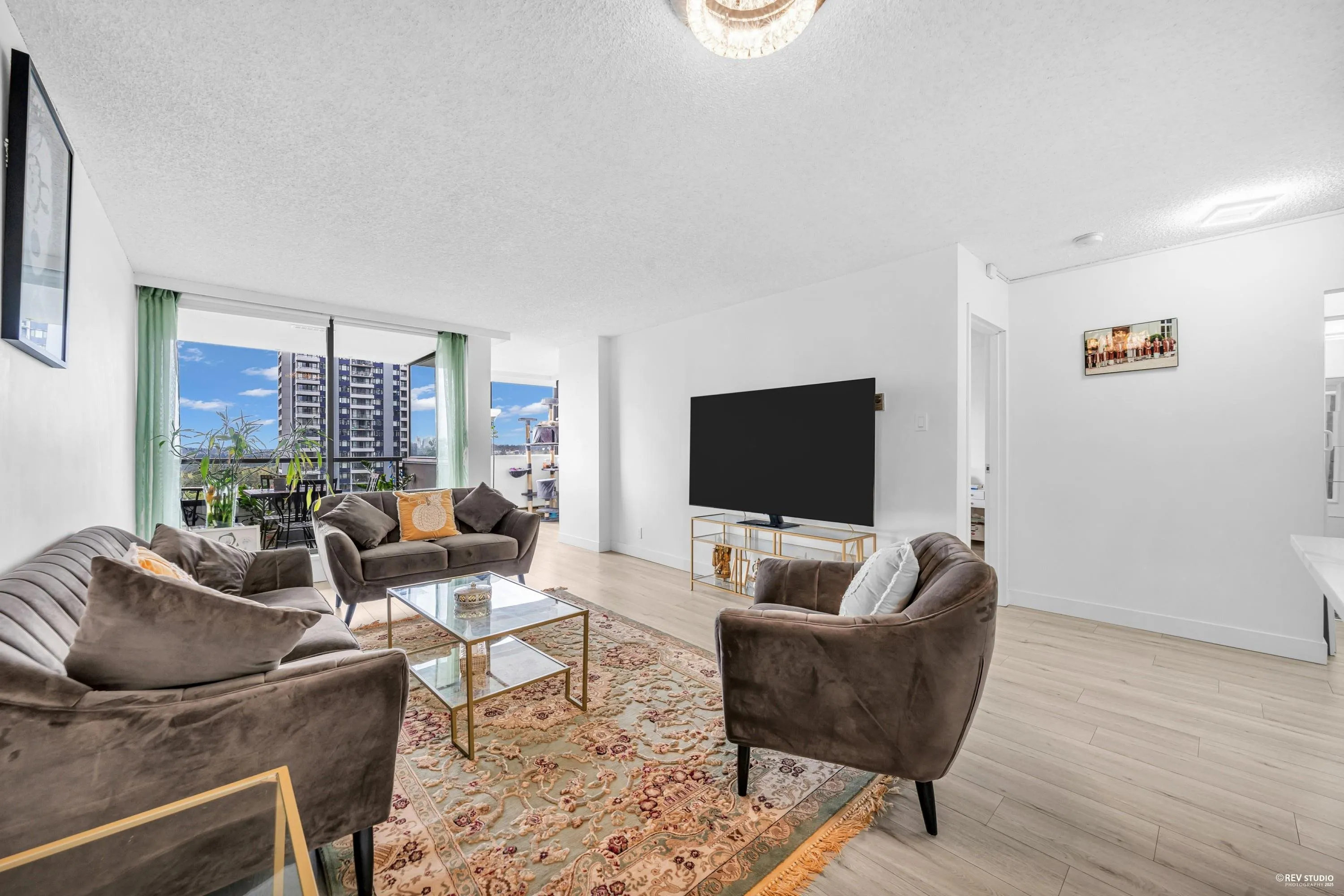 1501 9521 Cardston Court