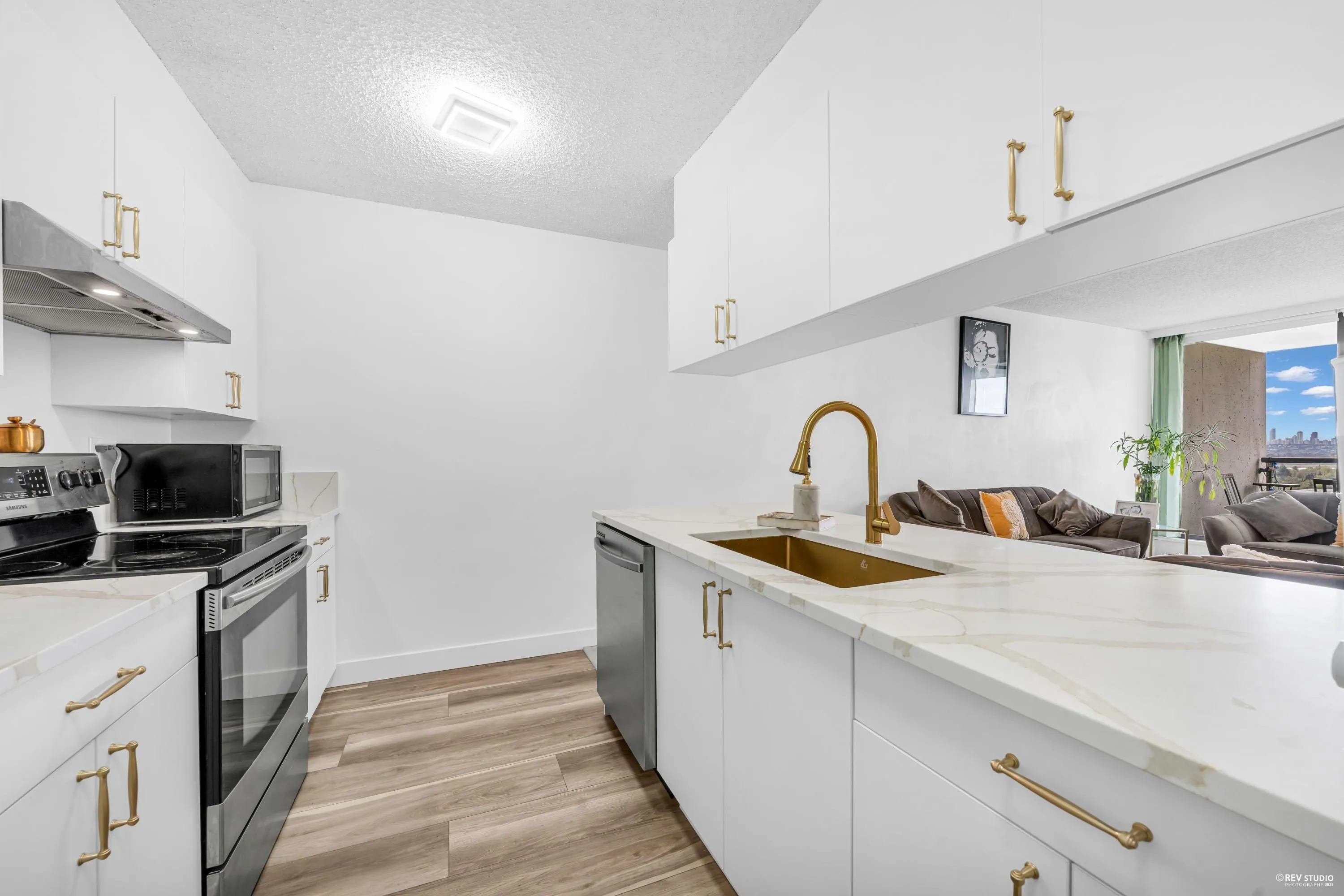 1501 9521 Cardston Court