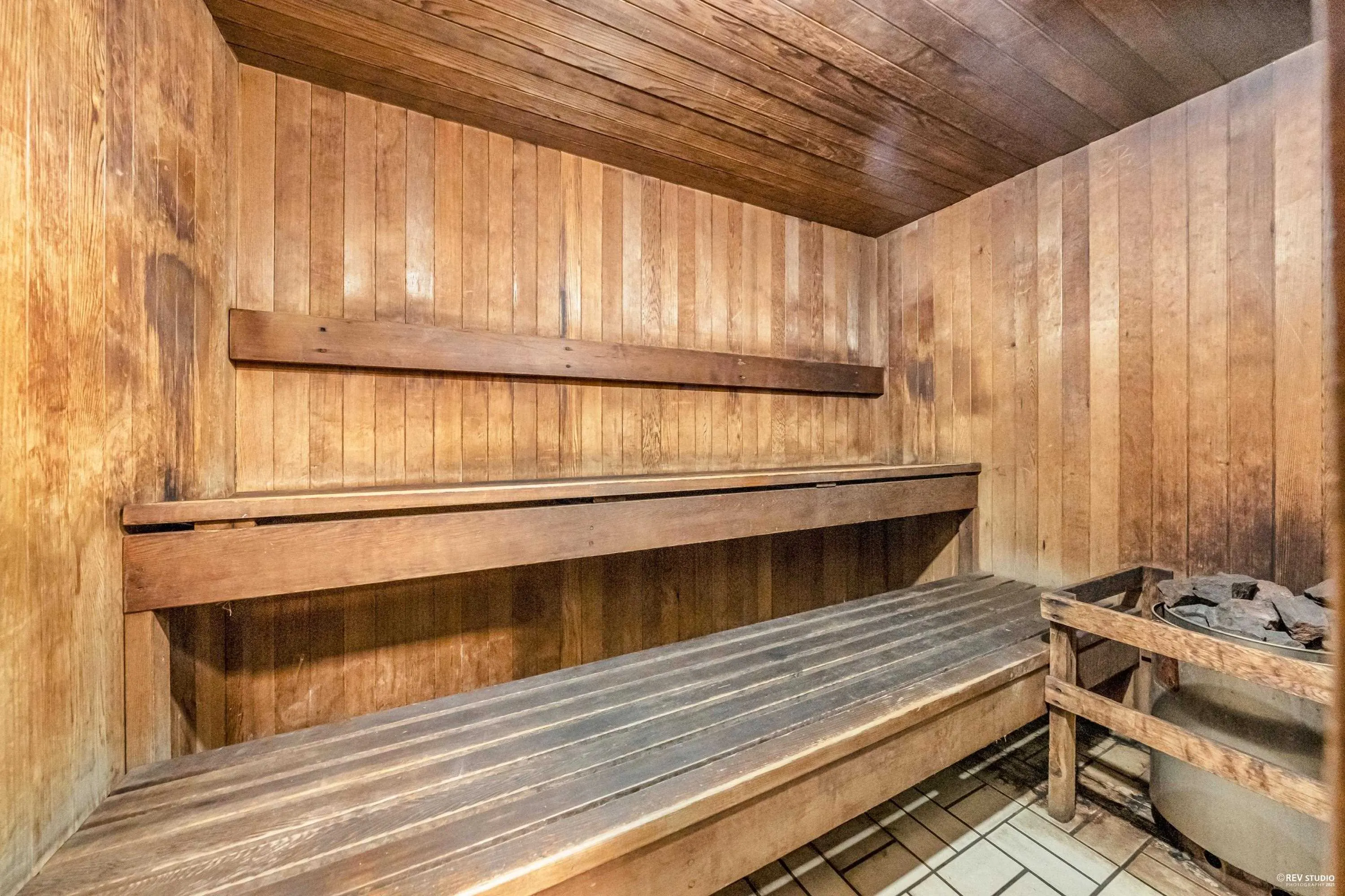 1501 9521 Cardston Court