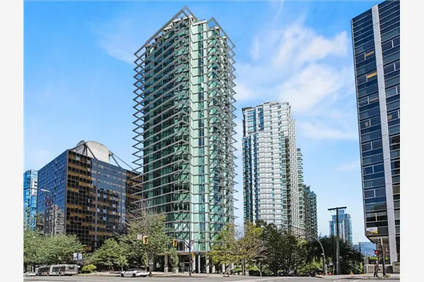 2305 1331 W Georgia Street