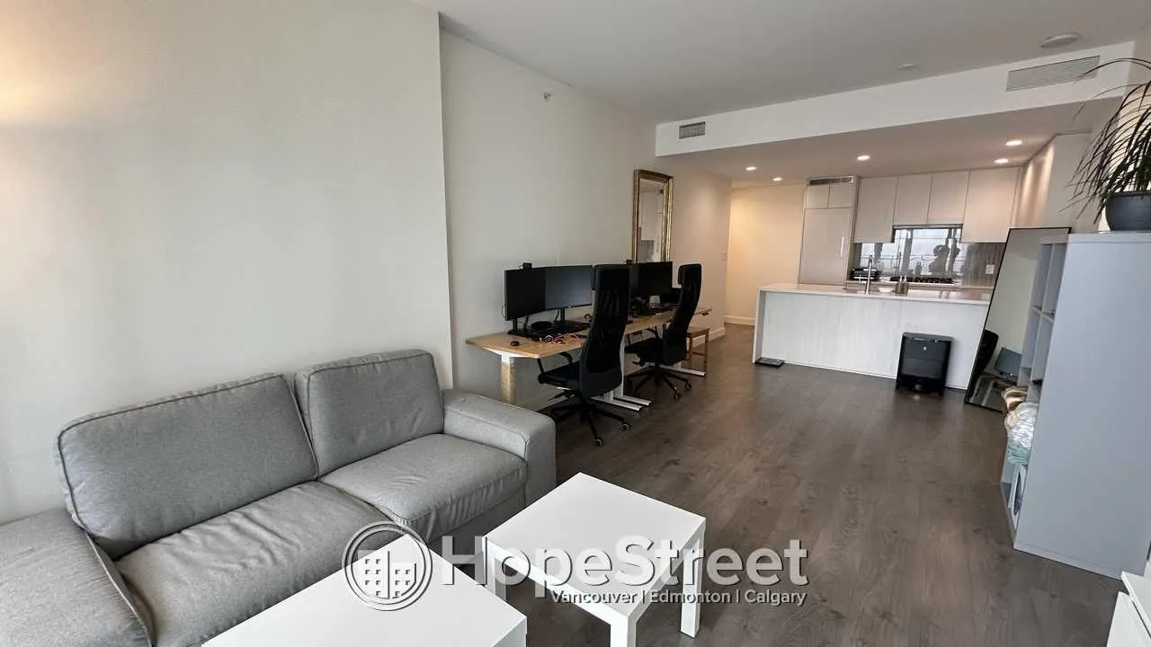 2201 5051 Imperial Street