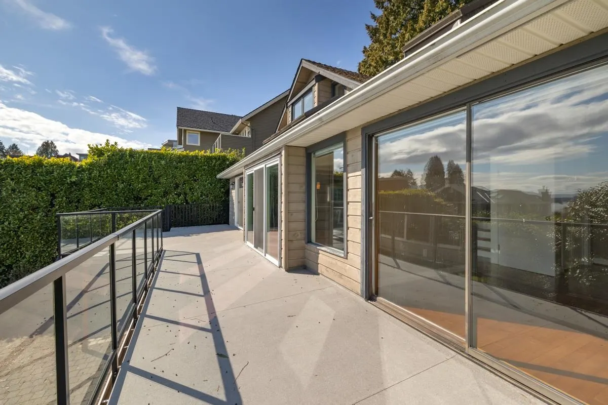 2522 Nelson Avenue