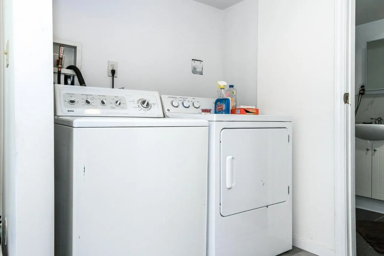 1525 Elinor Crescent