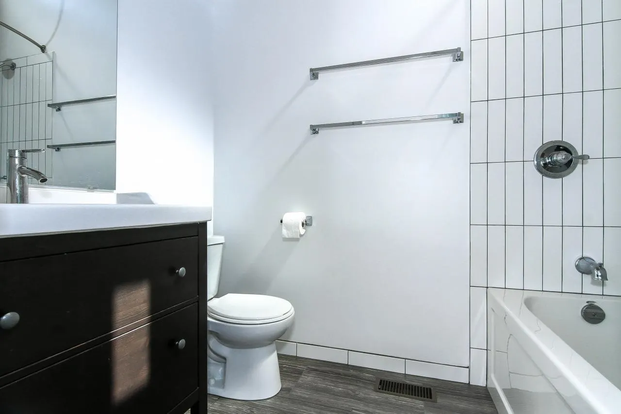 1525 Elinor Crescent