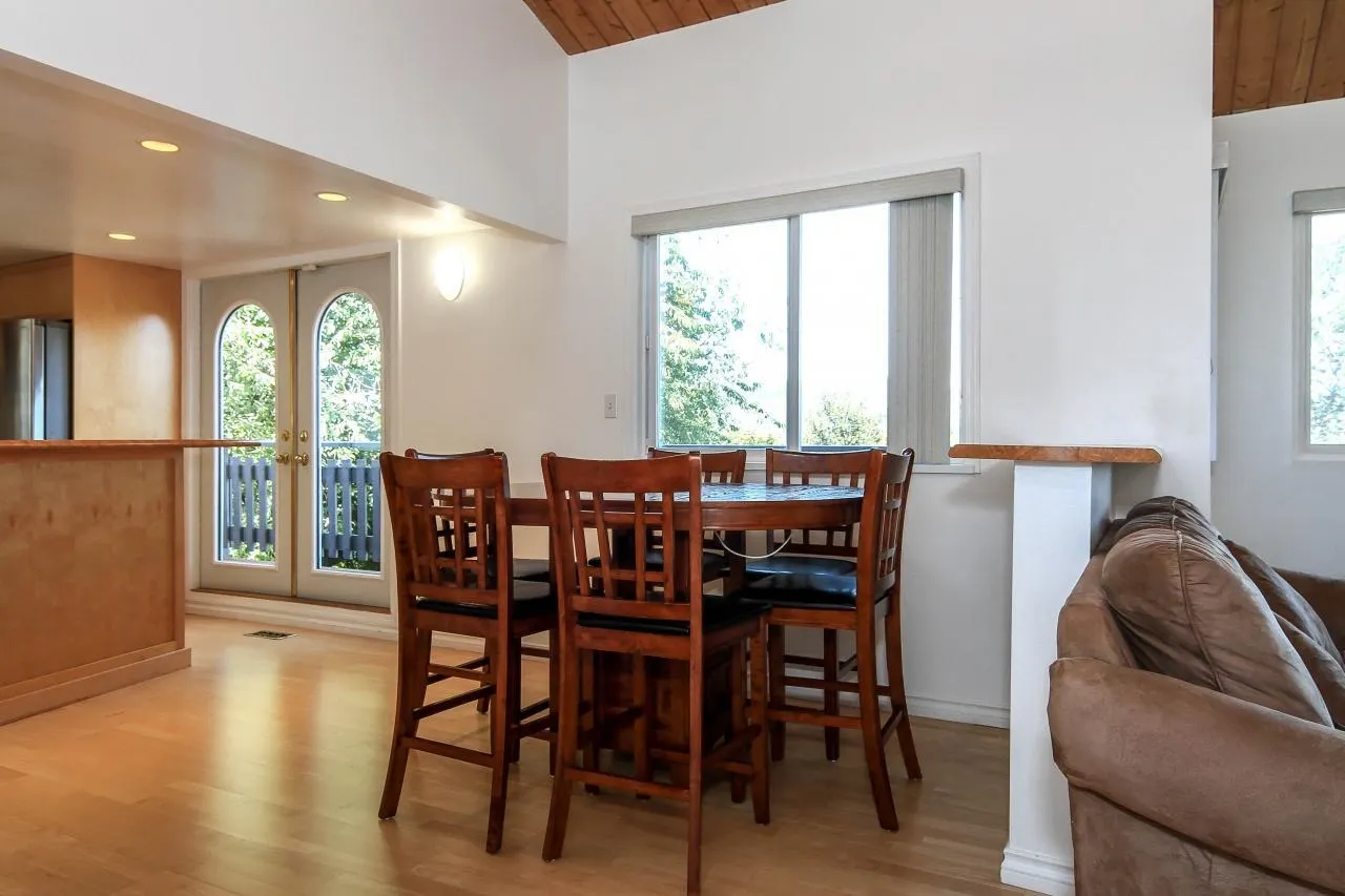 1525 Elinor Crescent