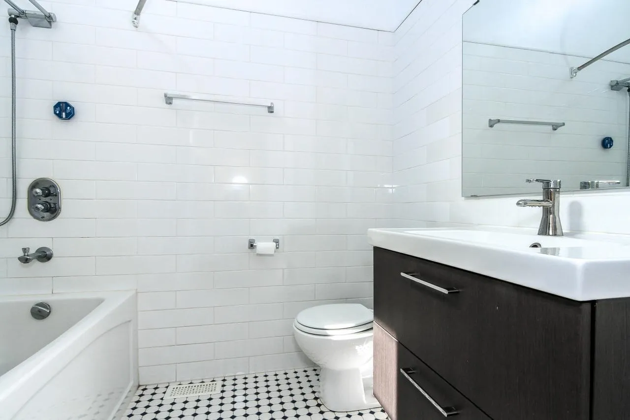 1525 Elinor Crescent