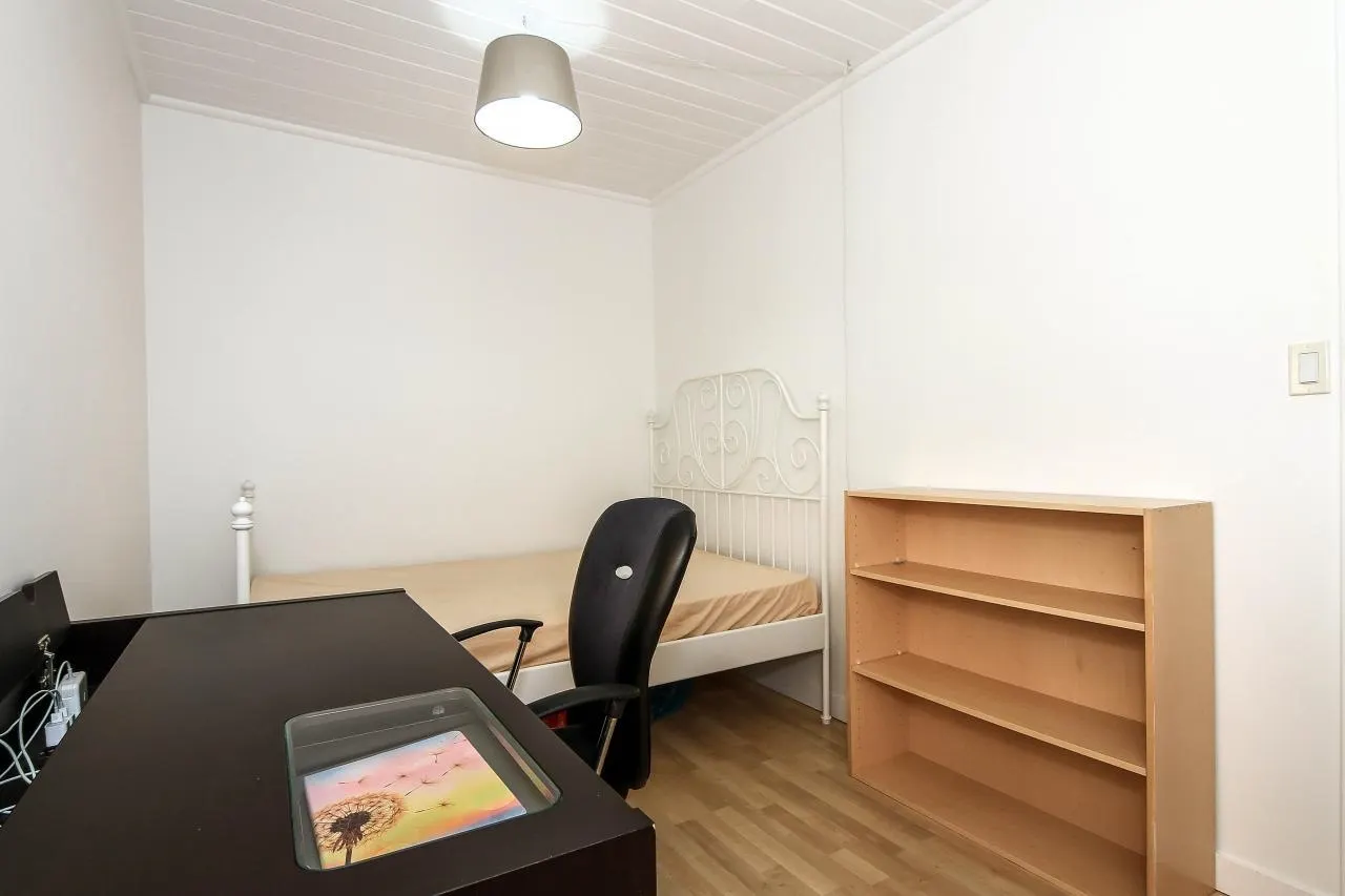 1525 Elinor Crescent