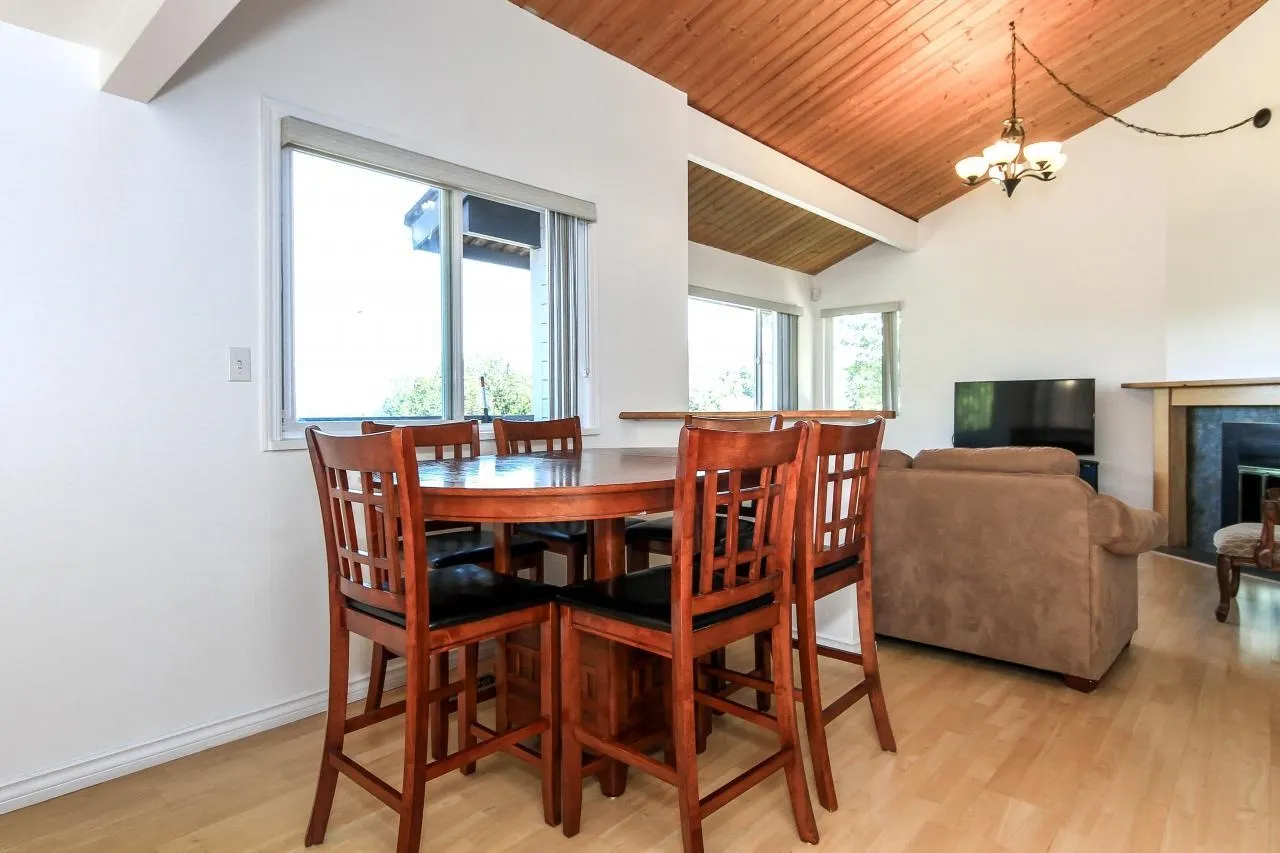 1525 Elinor Crescent