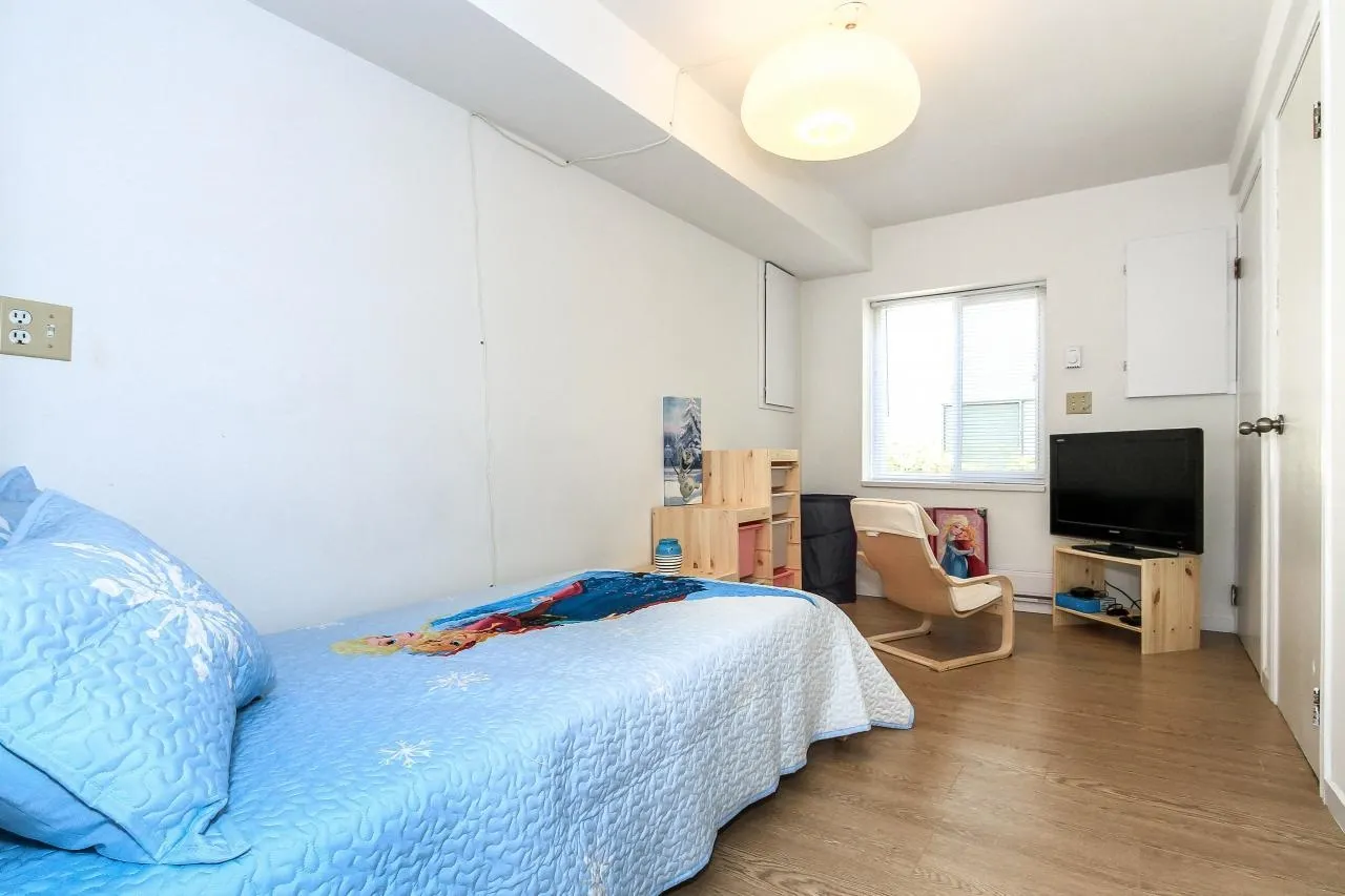 1525 Elinor Crescent