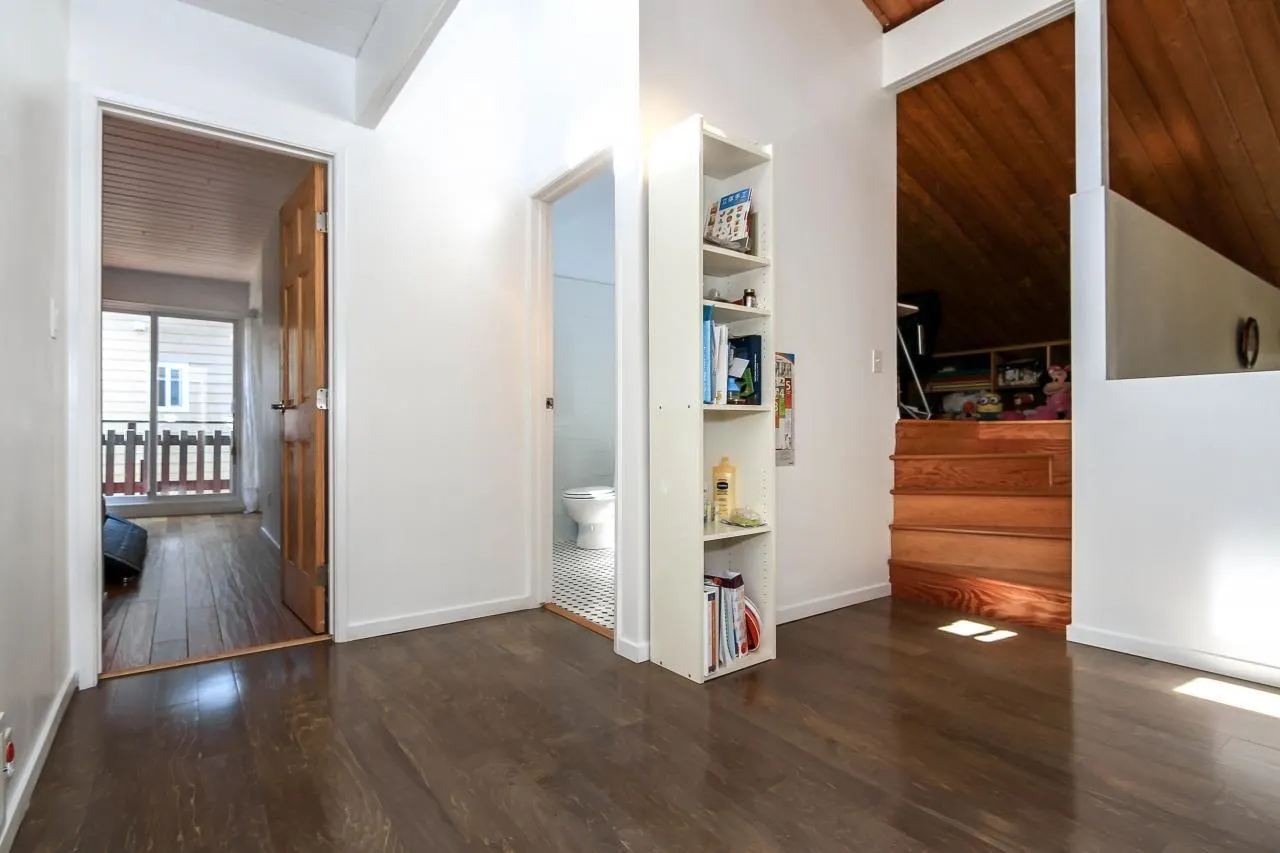 1525 Elinor Crescent