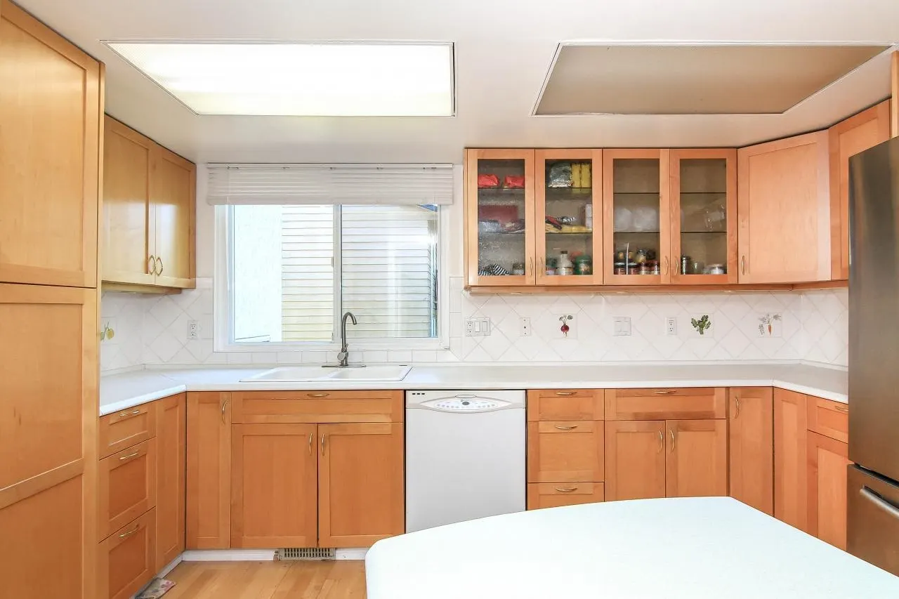 1525 Elinor Crescent