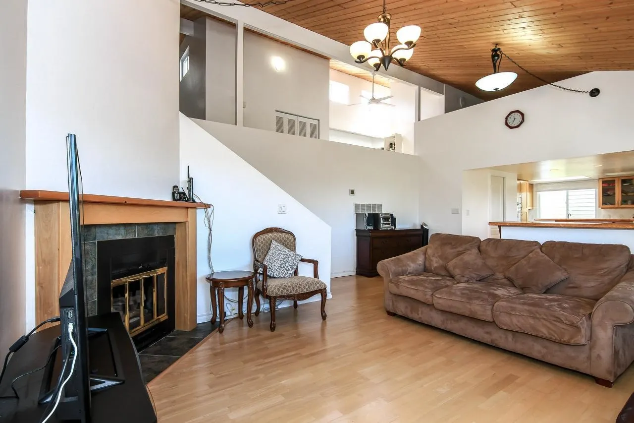 1525 Elinor Crescent