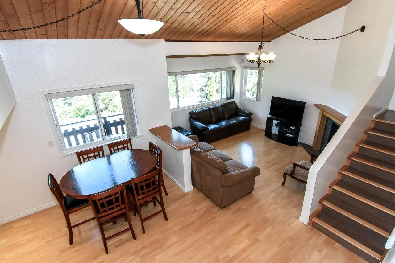 1525 Elinor Crescent