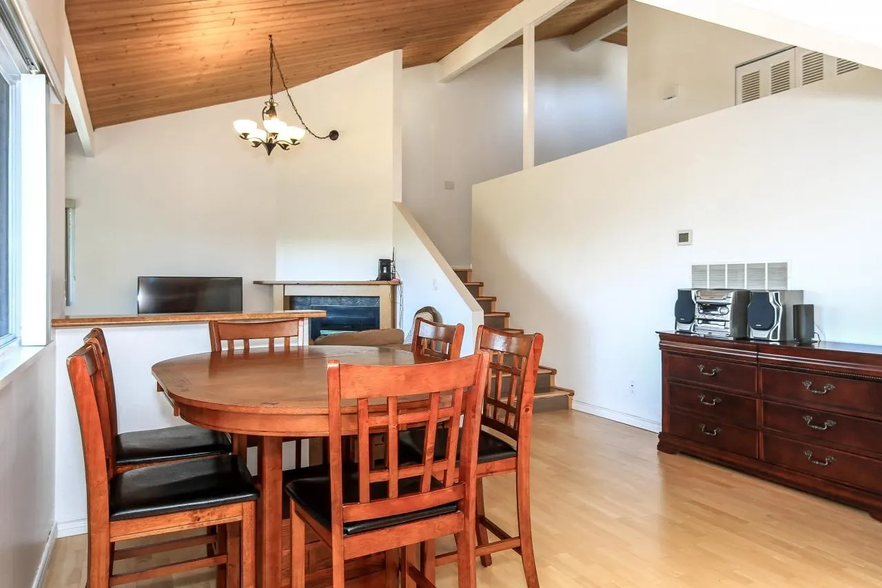 1525 Elinor Crescent