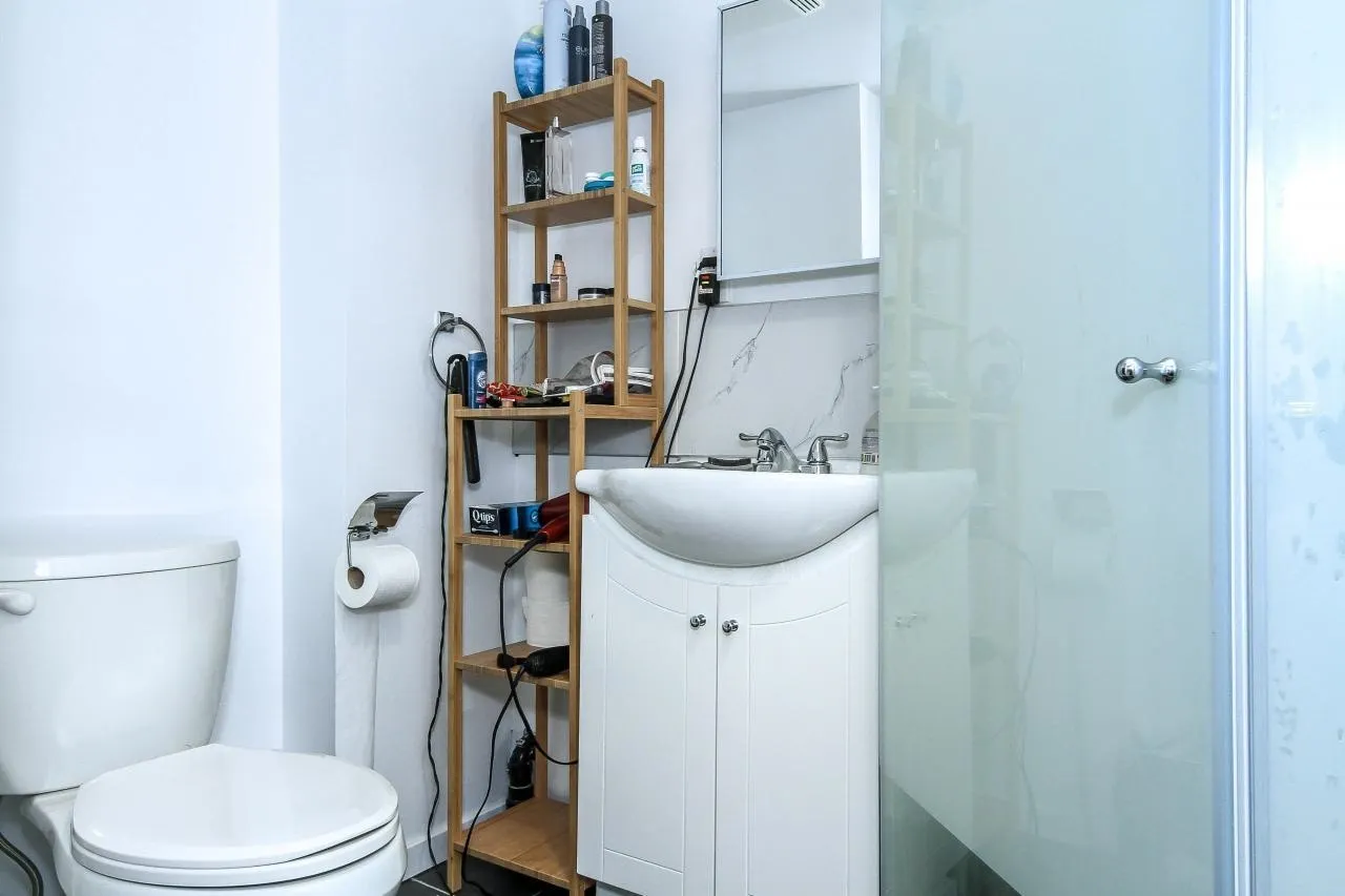 1525 Elinor Crescent