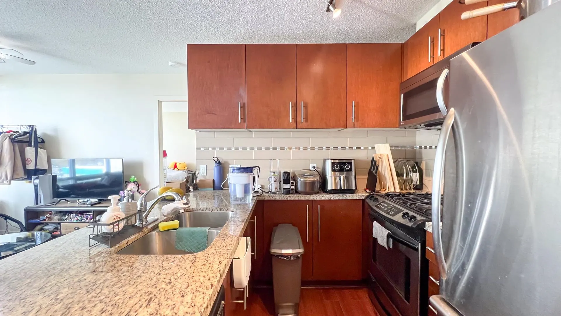 910 8280 Lansdowne Road