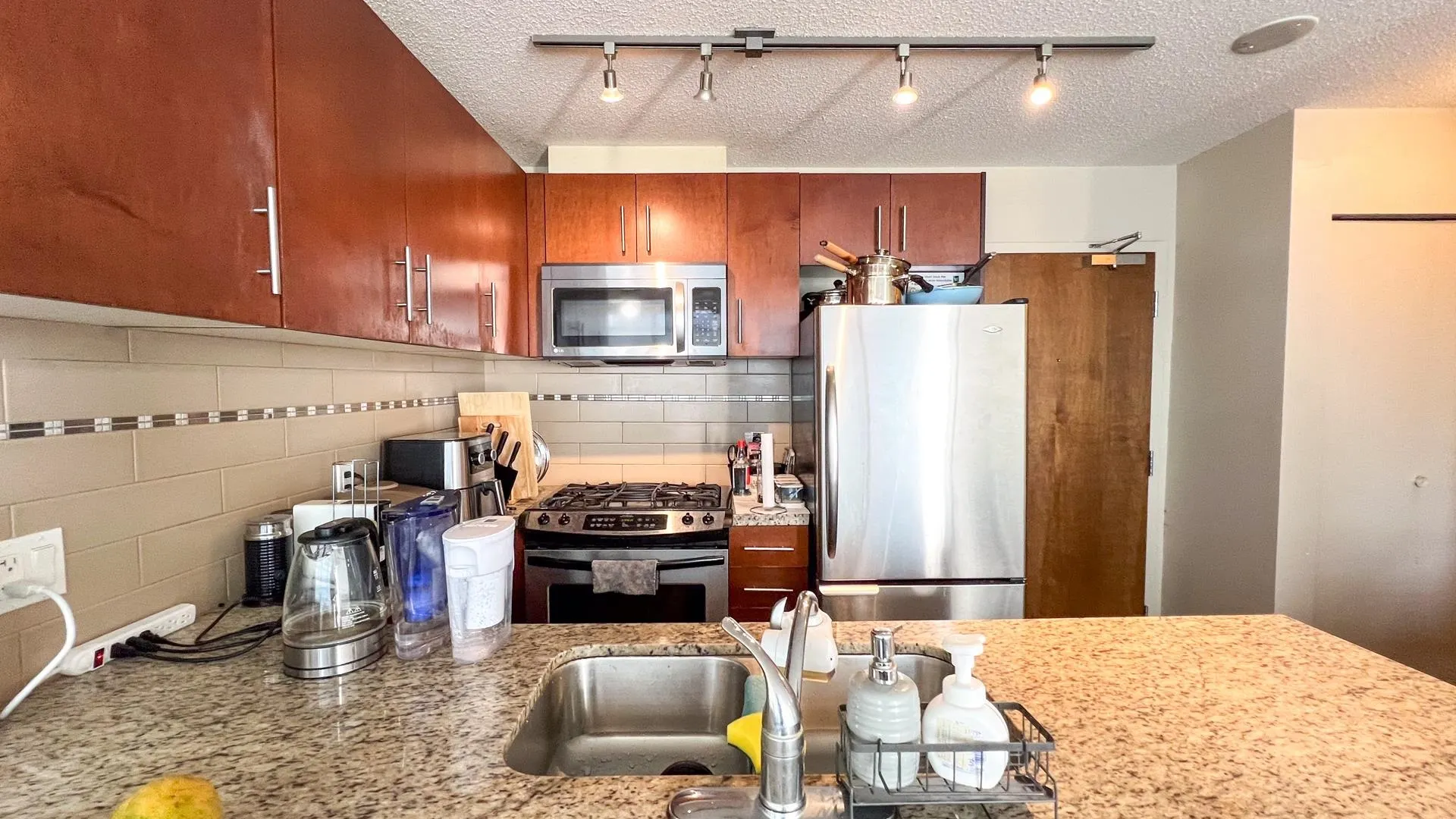 910 8280 Lansdowne Road