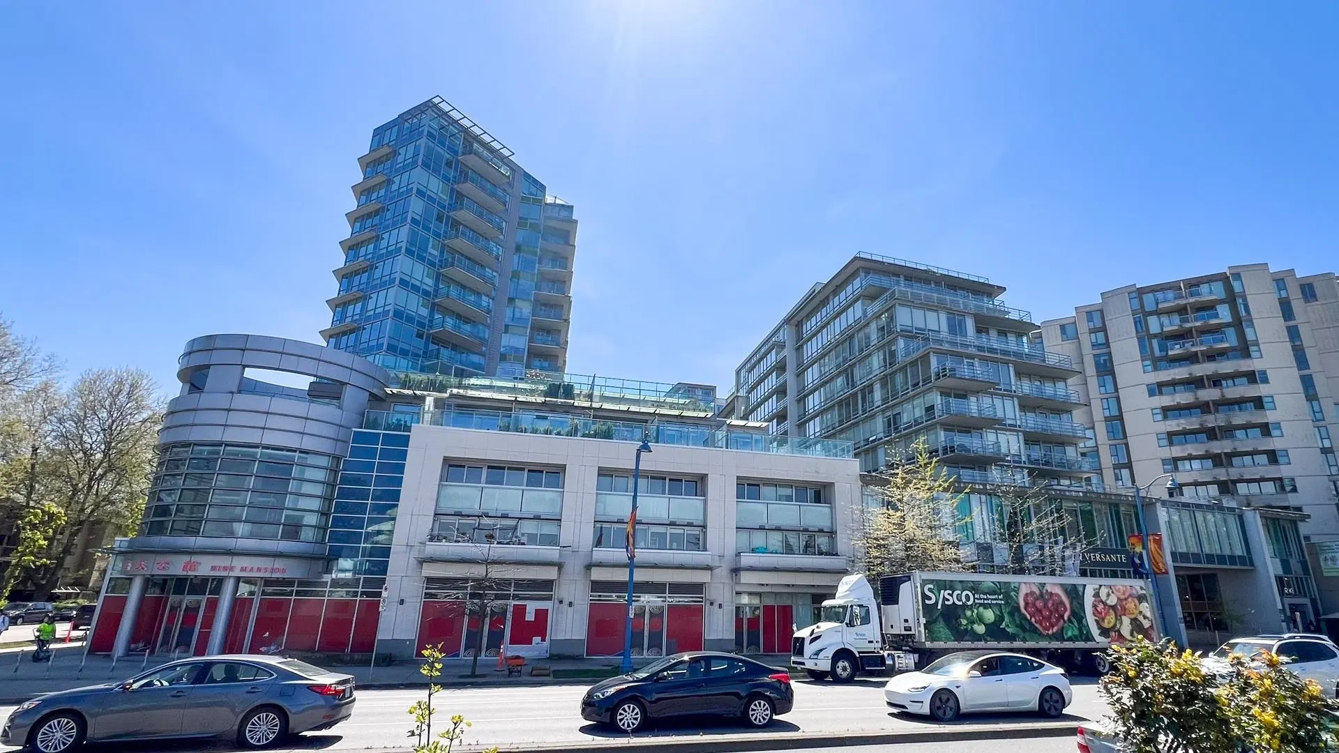 910 8280 Lansdowne Road