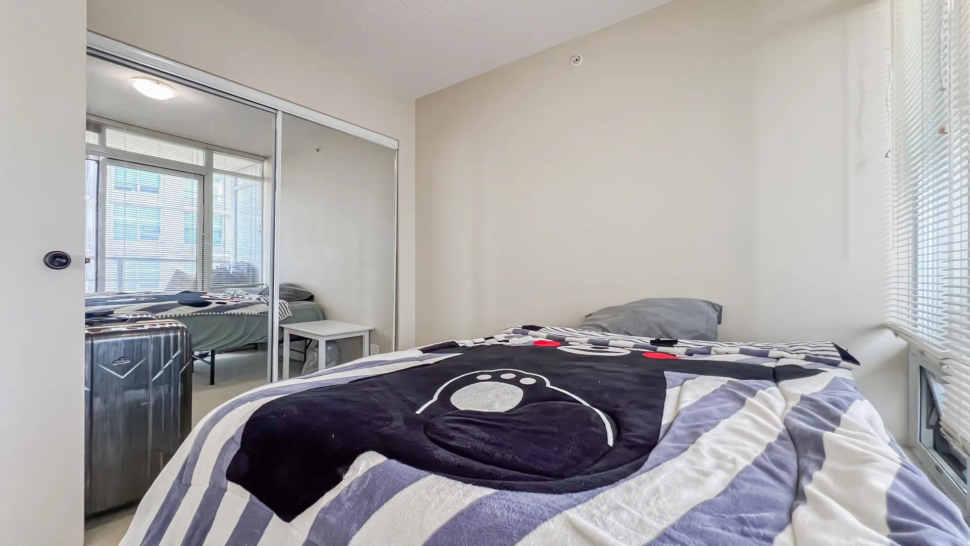 910 8280 Lansdowne Road