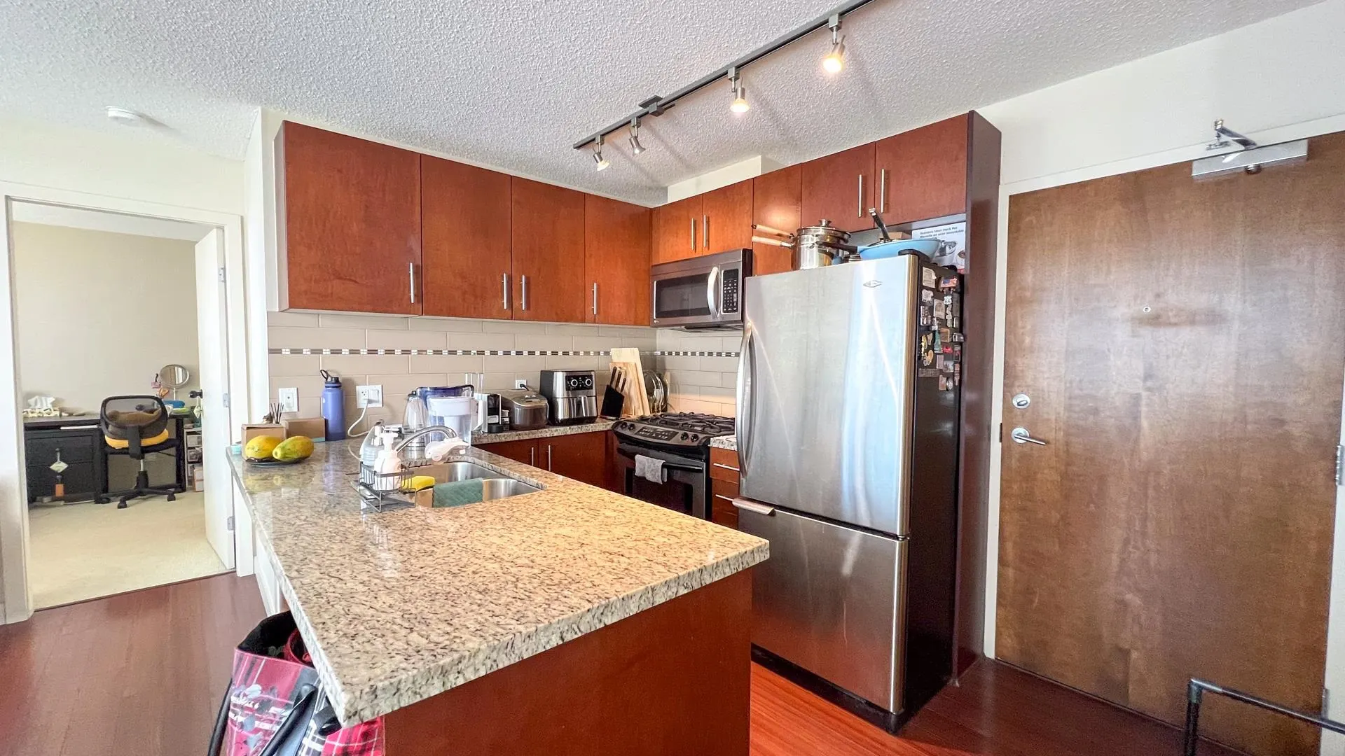 910 8280 Lansdowne Road