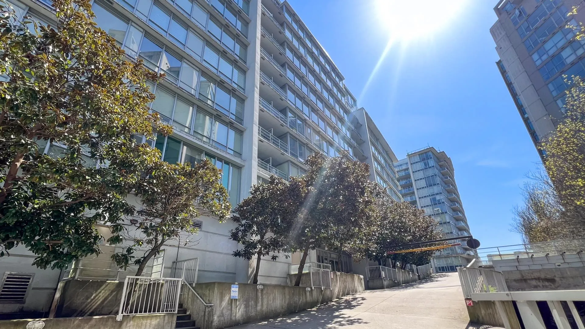 910 8280 Lansdowne Road