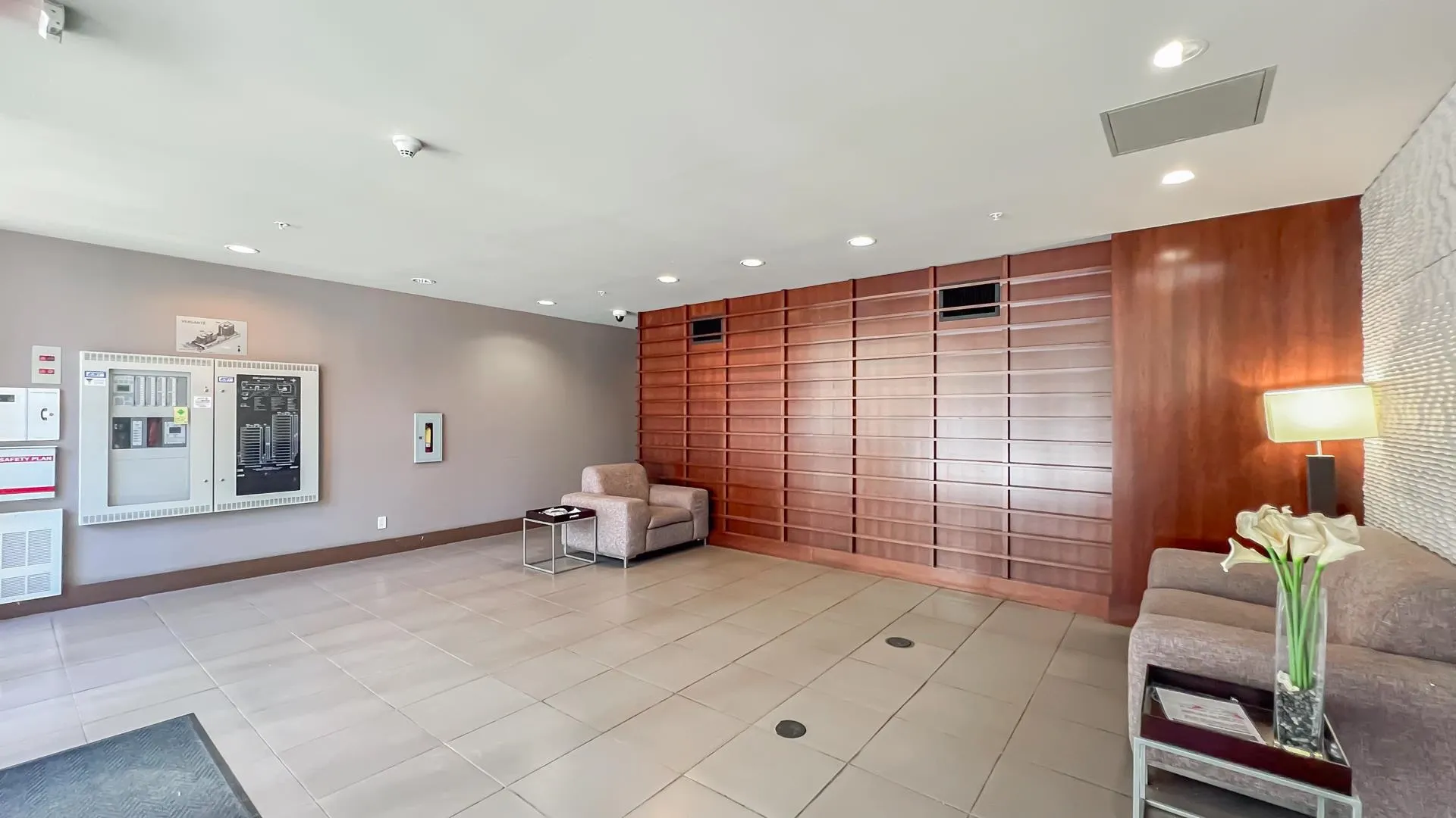 910 8280 Lansdowne Road