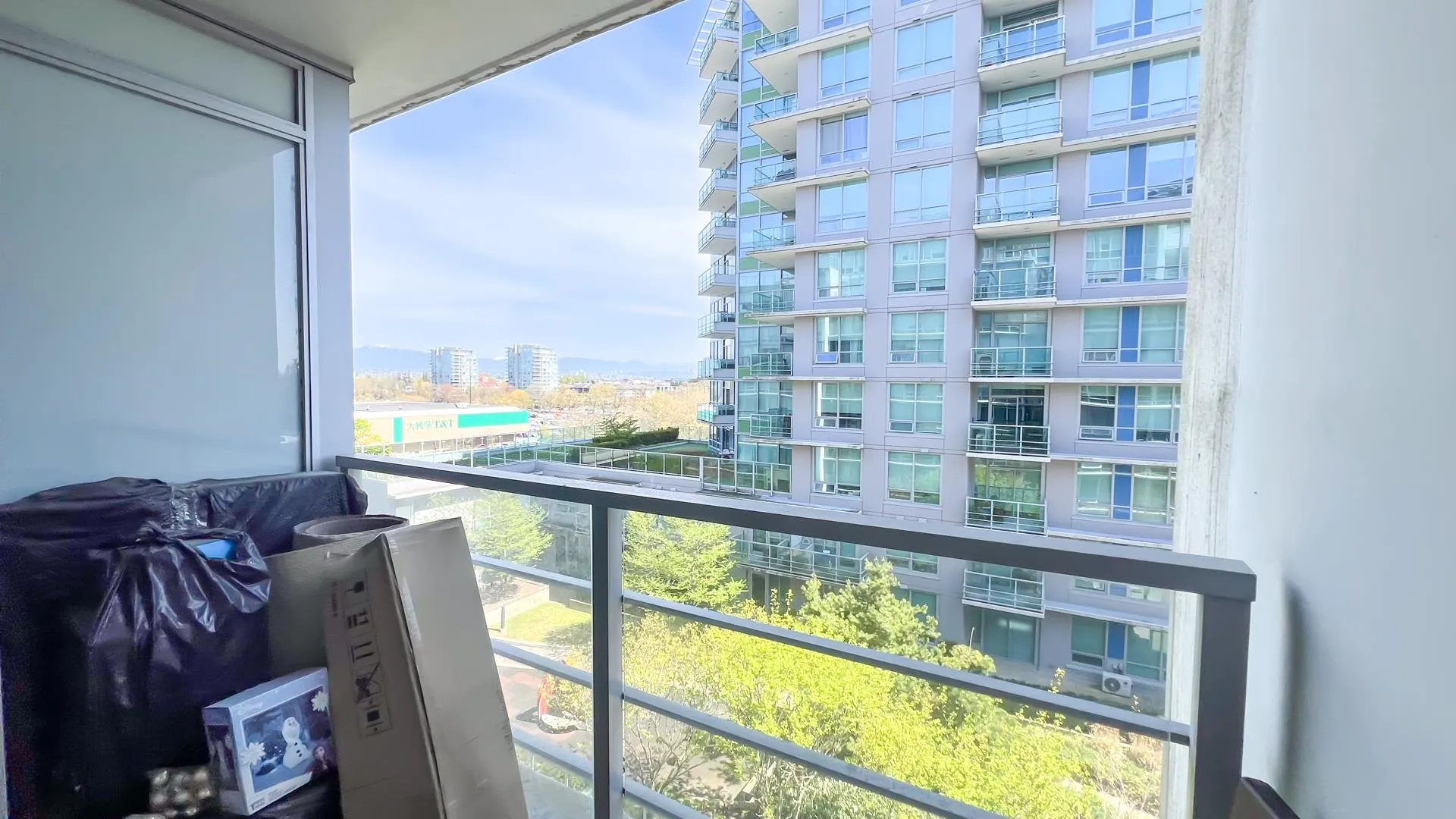 910 8280 Lansdowne Road